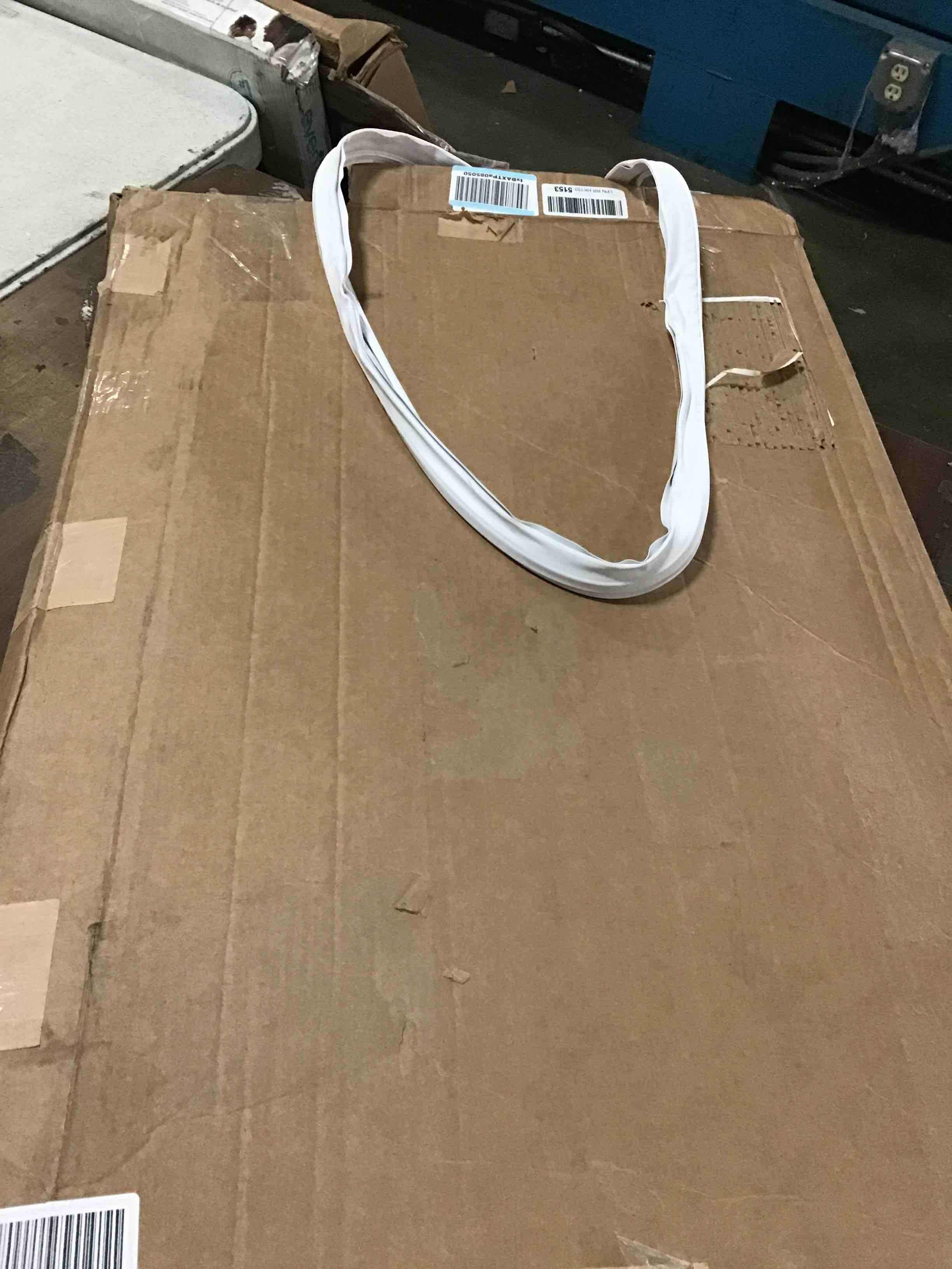 https://s3.amazonaws.com/lotting-images-prod/bidfta/BLU5461934_1699372326705.jpeg