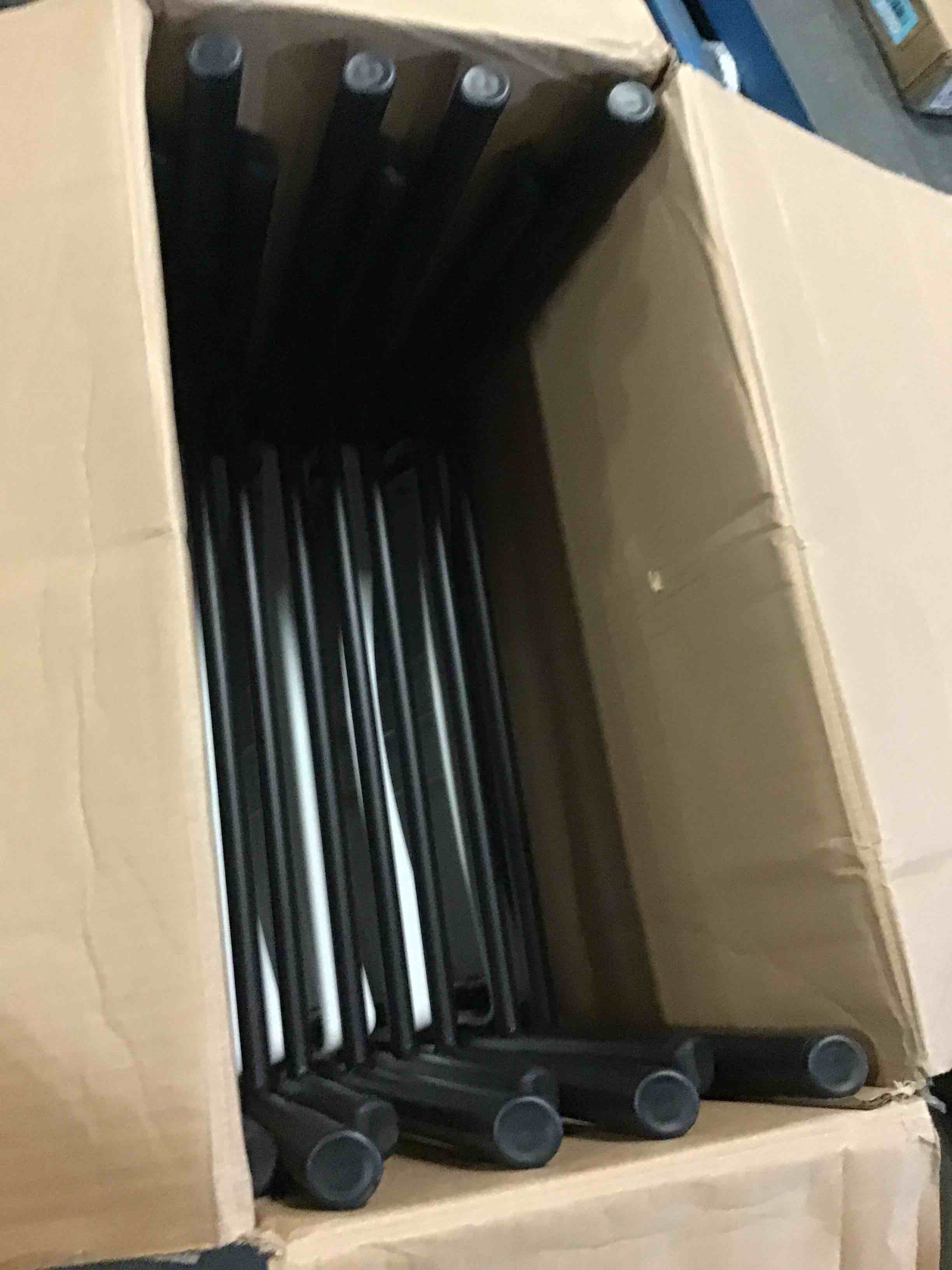 https://s3.amazonaws.com/lotting-images-prod/bidfta/BLU5462373_1698409850388.jpeg