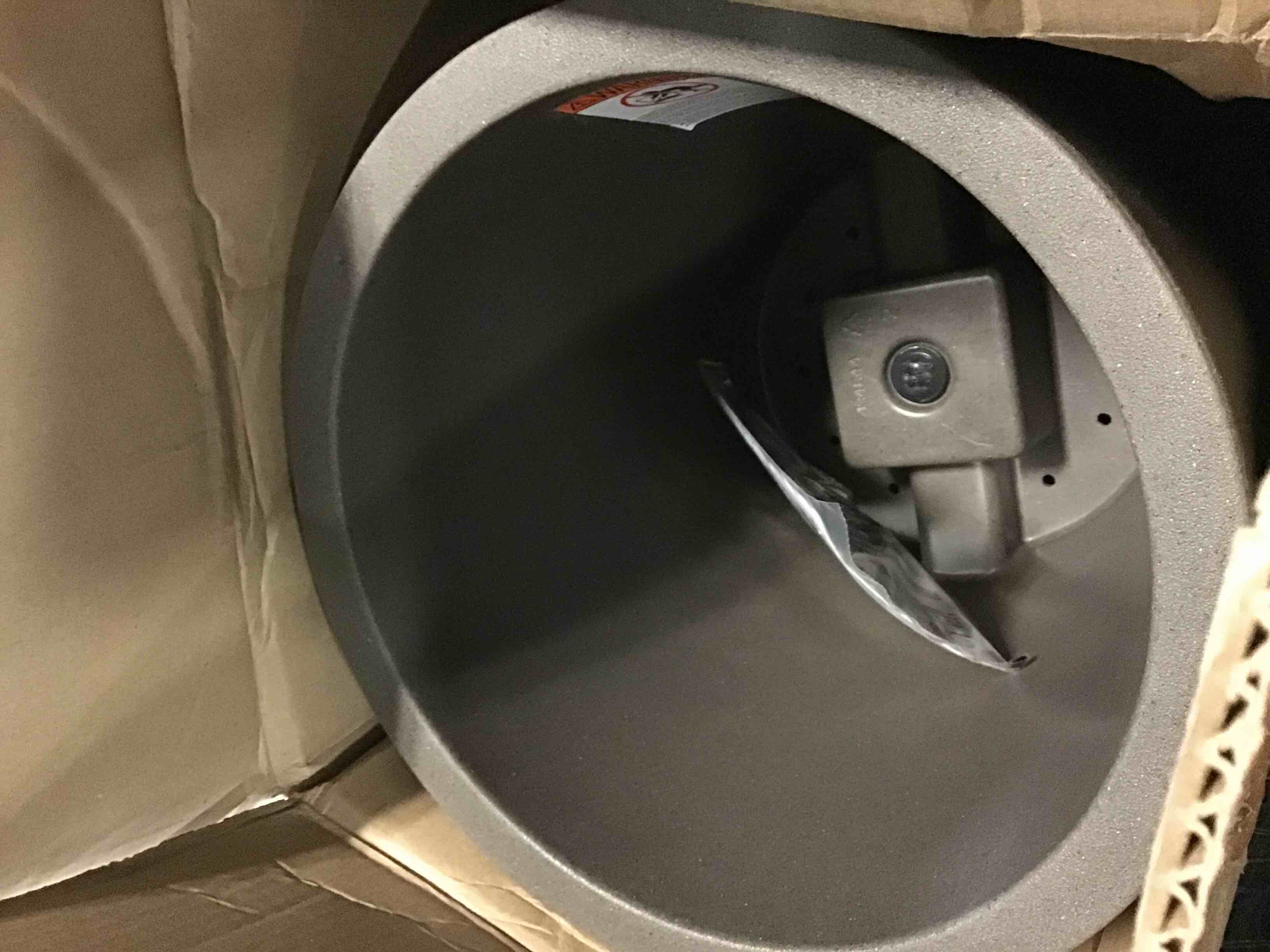 https://s3.amazonaws.com/lotting-images-prod/bidfta/BLU5462379_1698410942544.jpeg