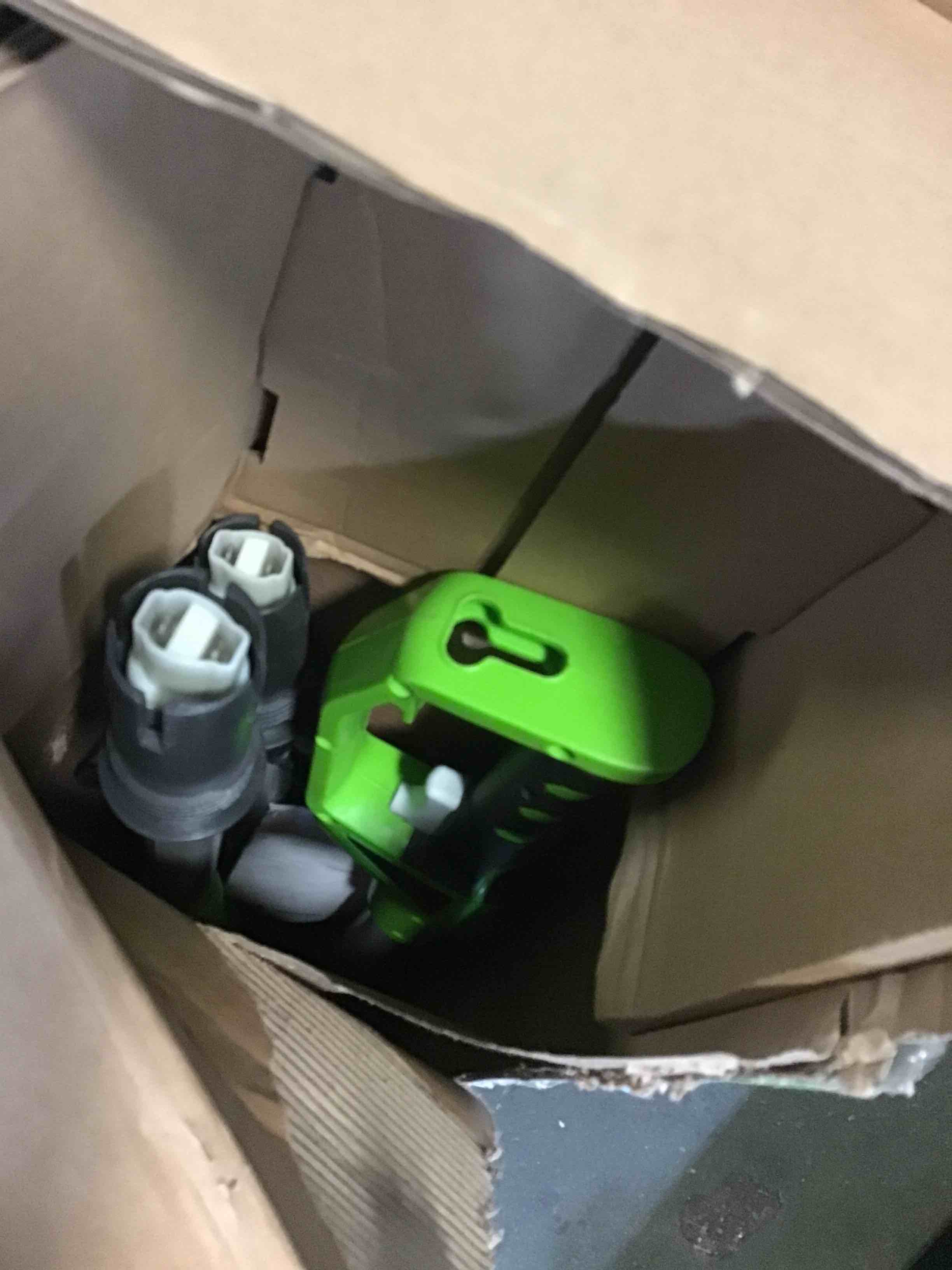 https://s3.amazonaws.com/lotting-images-prod/bidfta/BLU5462575_1698436754750.jpeg
