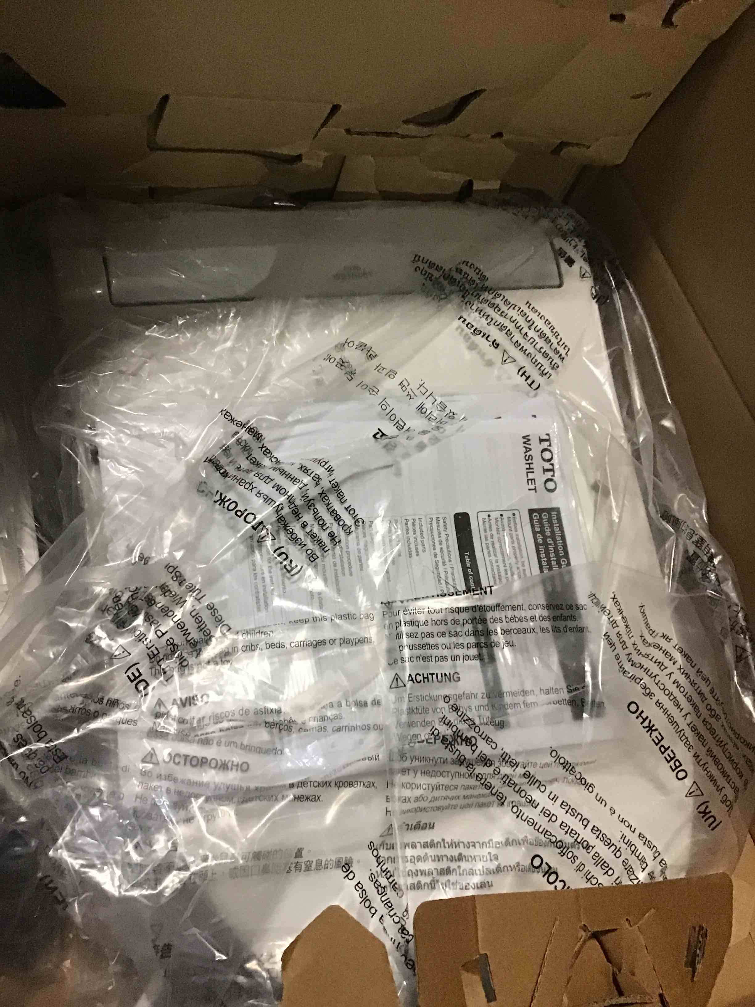 https://s3.amazonaws.com/lotting-images-prod/bidfta/BLU5462639_1698674089097.jpeg