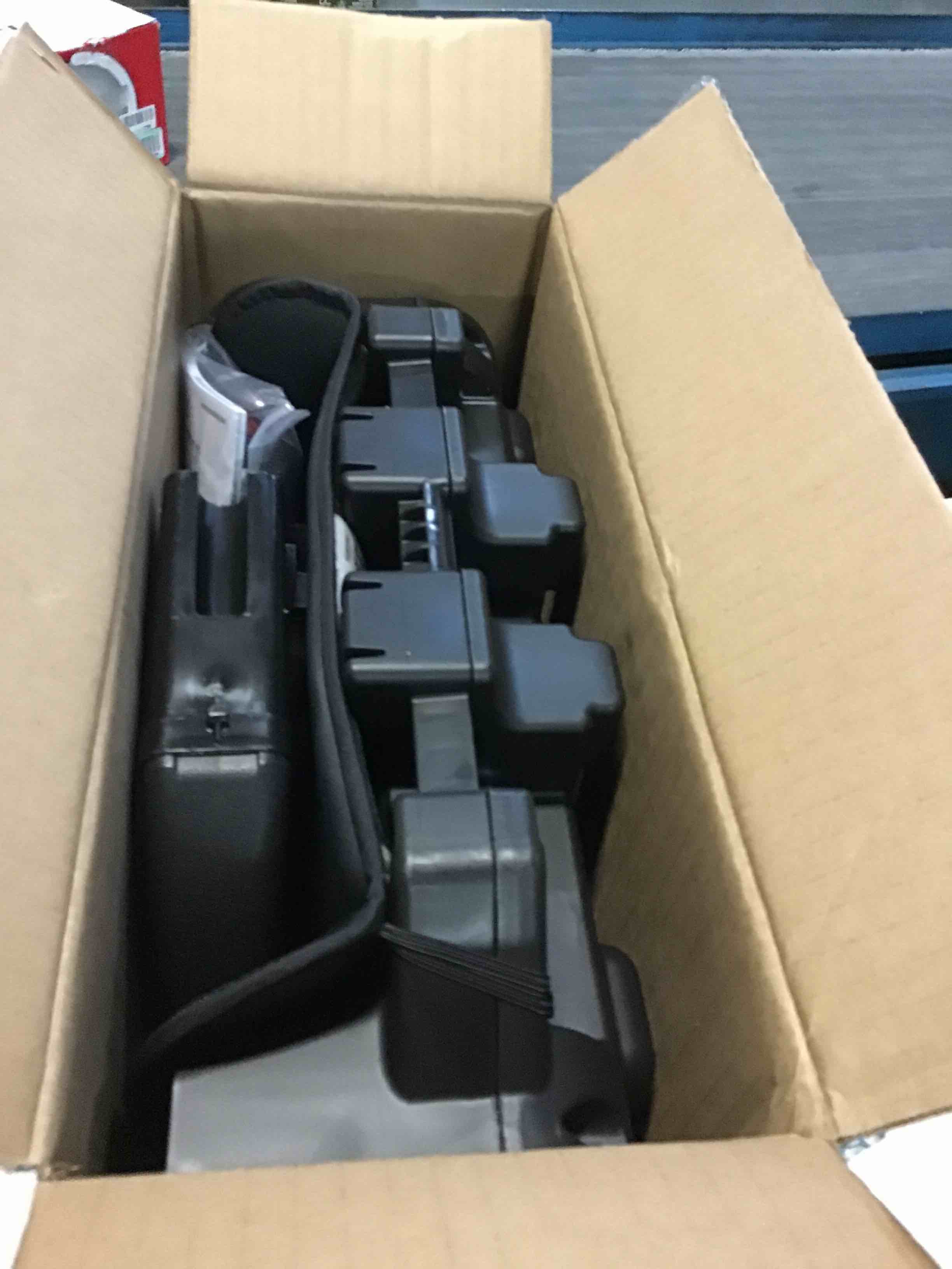 https://s3.amazonaws.com/lotting-images-prod/bidfta/BLU5462802_1698695335043.jpeg