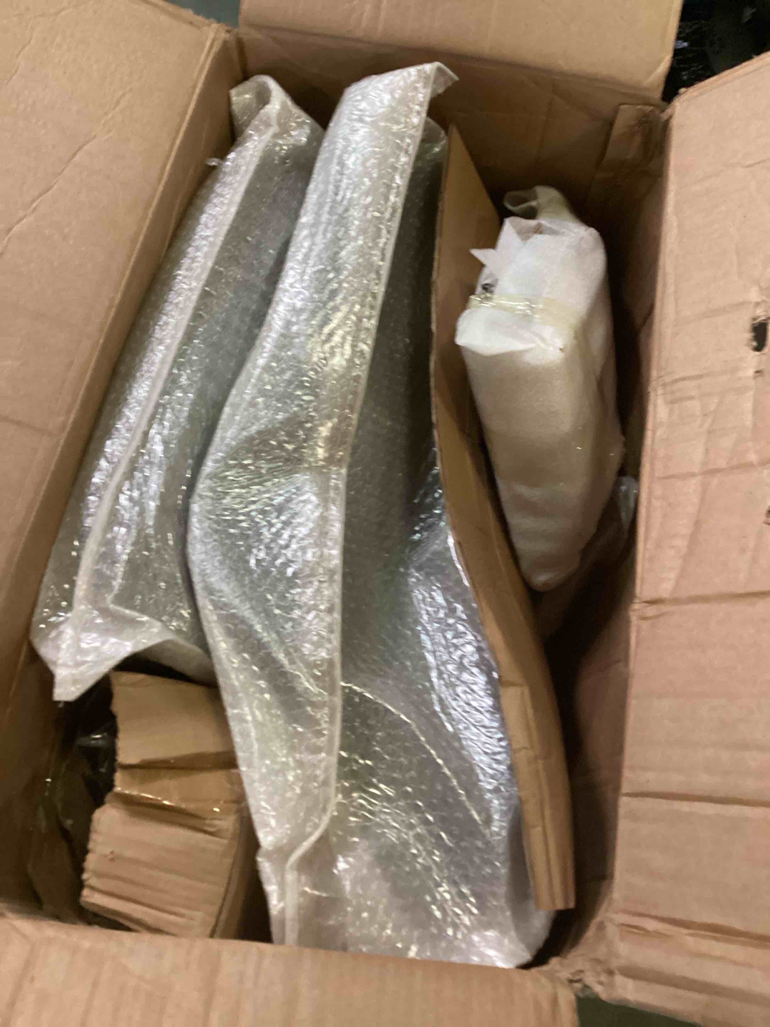https://s3.amazonaws.com/lotting-images-prod/bidfta/BLU5464389_1699366517869.jpeg
