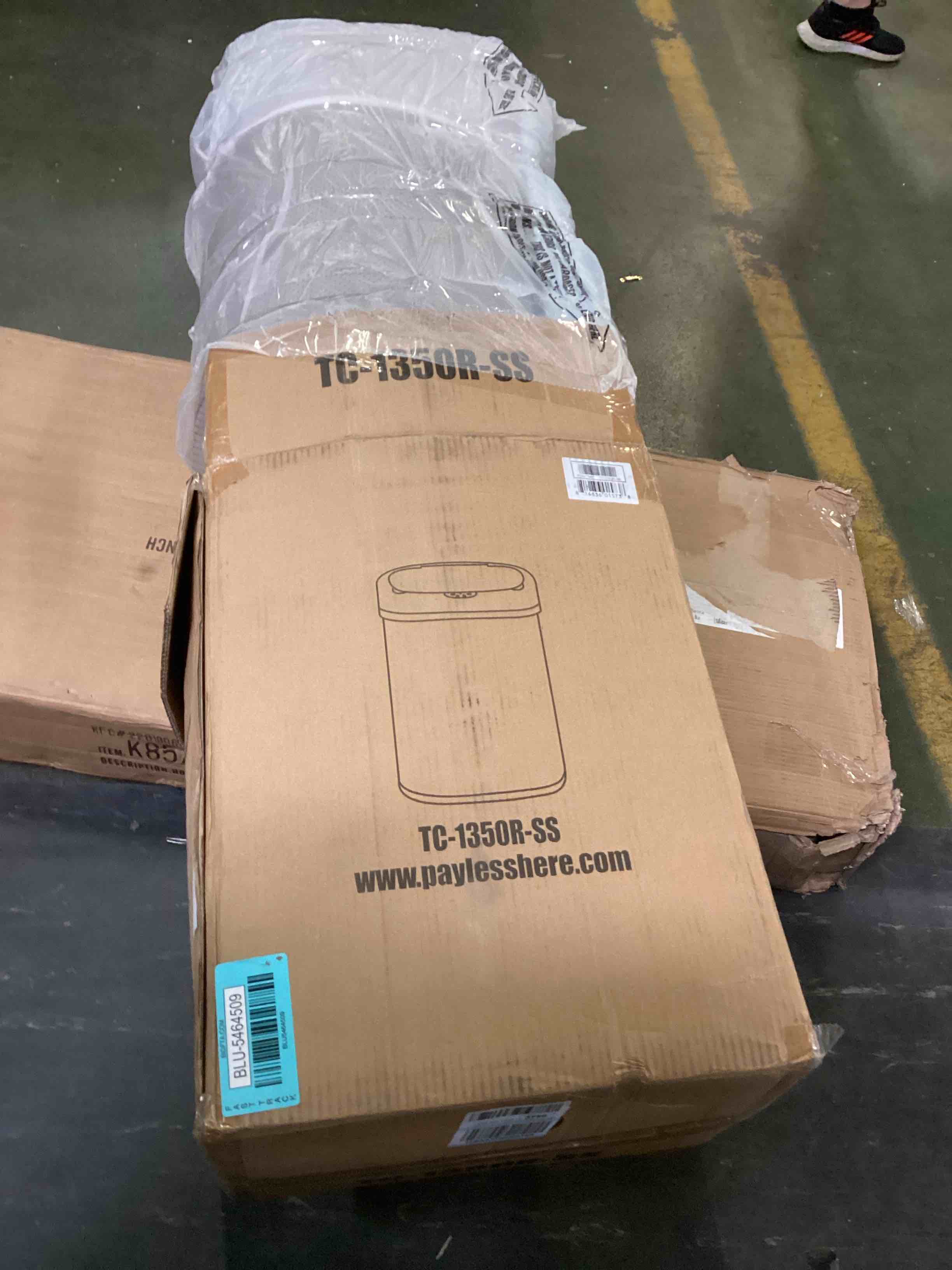 https://s3.amazonaws.com/lotting-images-prod/bidfta/BLU5464509_1699452366846.jpeg