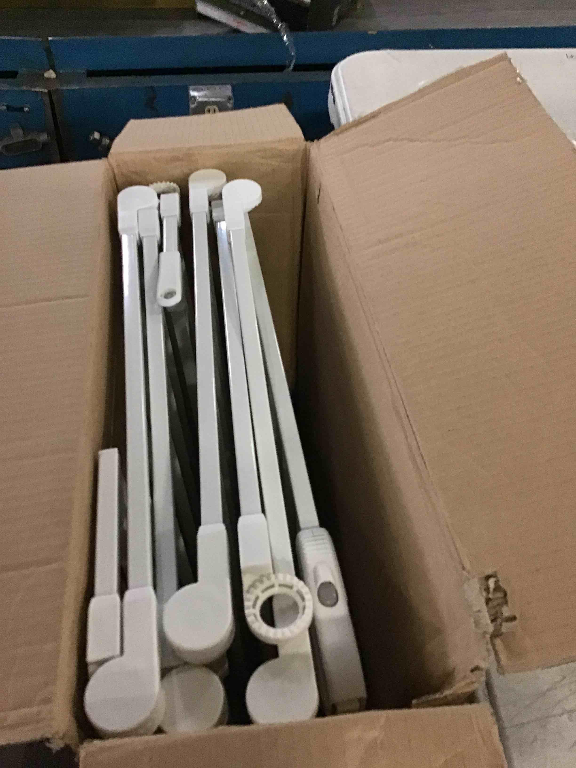 https://s3.amazonaws.com/lotting-images-prod/bidfta/BLU5466068_1698844545817.jpeg