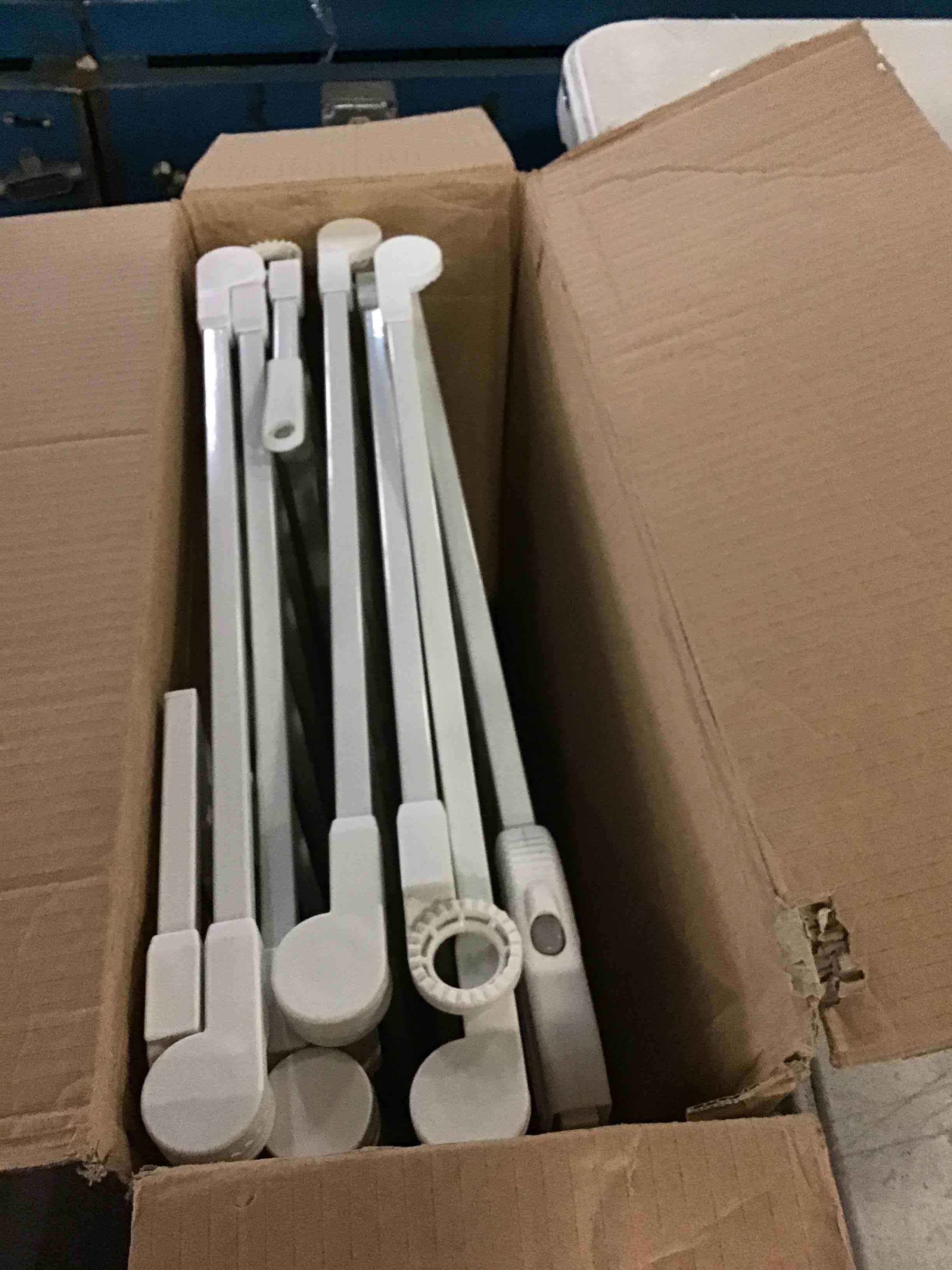 https://s3.amazonaws.com/lotting-images-prod/bidfta/BLU5466068_1698844547177.jpeg