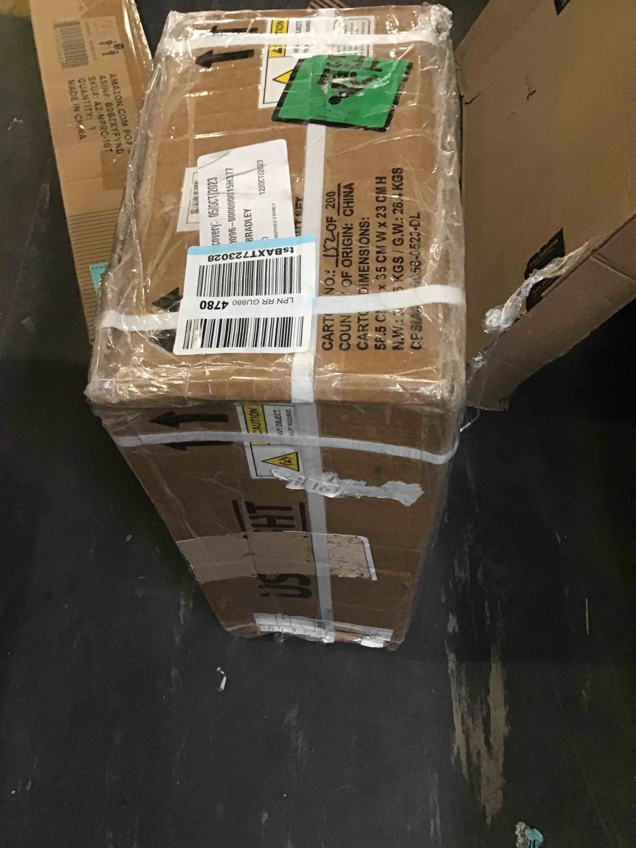 https://s3.amazonaws.com/lotting-images-prod/bidfta/BLU5466600_1698263908191.jpeg