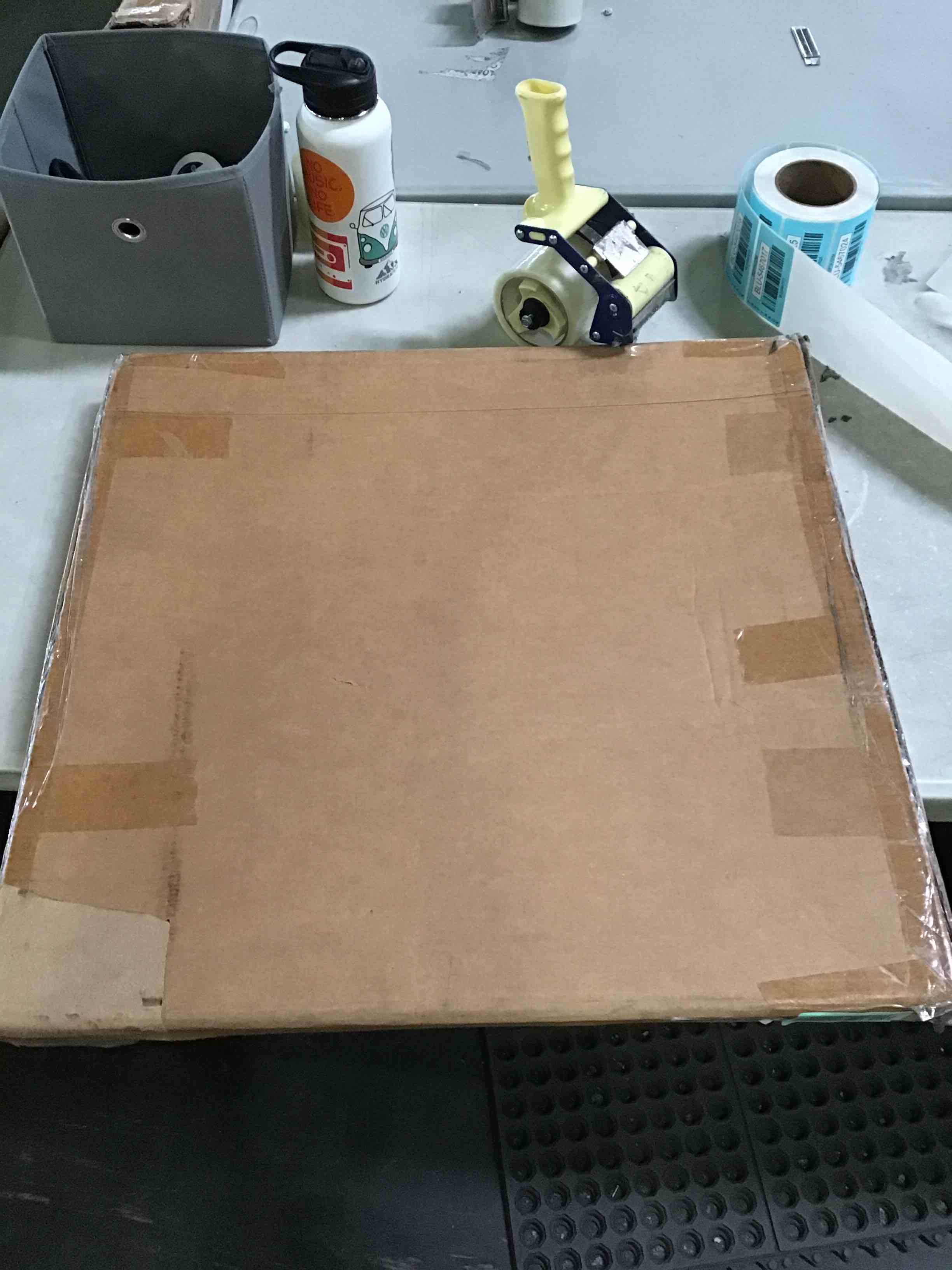 https://s3.amazonaws.com/lotting-images-prod/bidfta/BLU5467017_1698762004704.jpeg