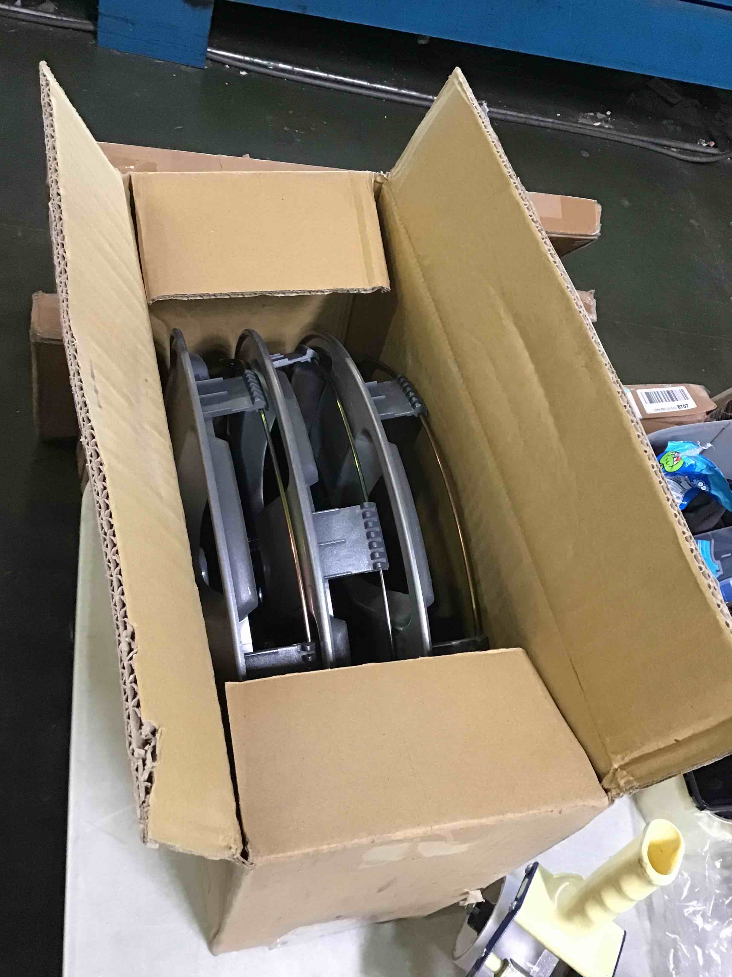 https://s3.amazonaws.com/lotting-images-prod/bidfta/BLU5467112_1698777512534.jpeg