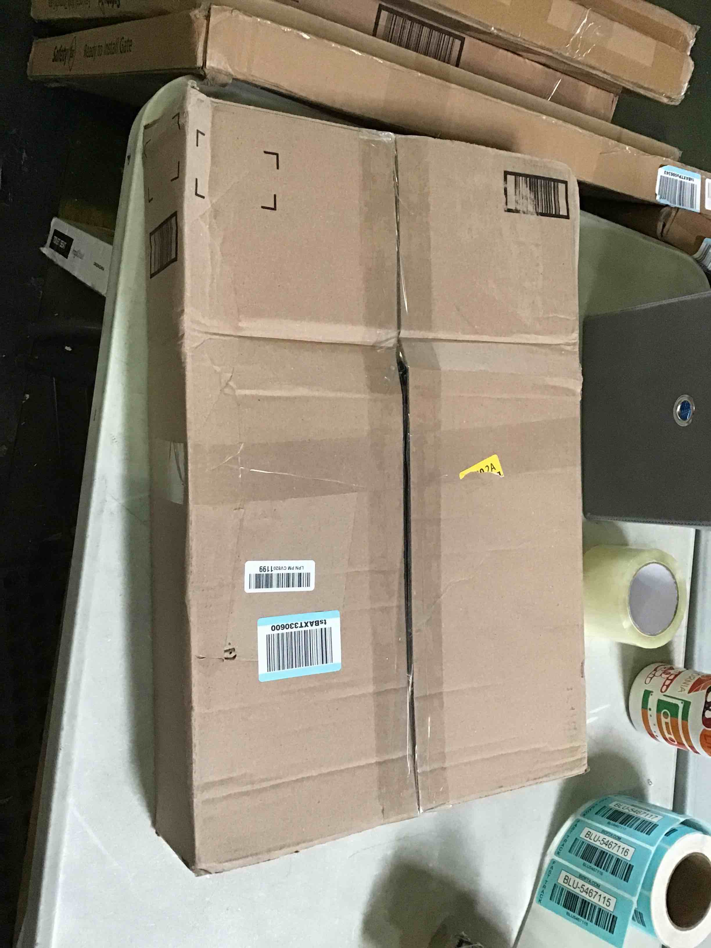 https://s3.amazonaws.com/lotting-images-prod/bidfta/BLU5467115_1698778065469.jpeg