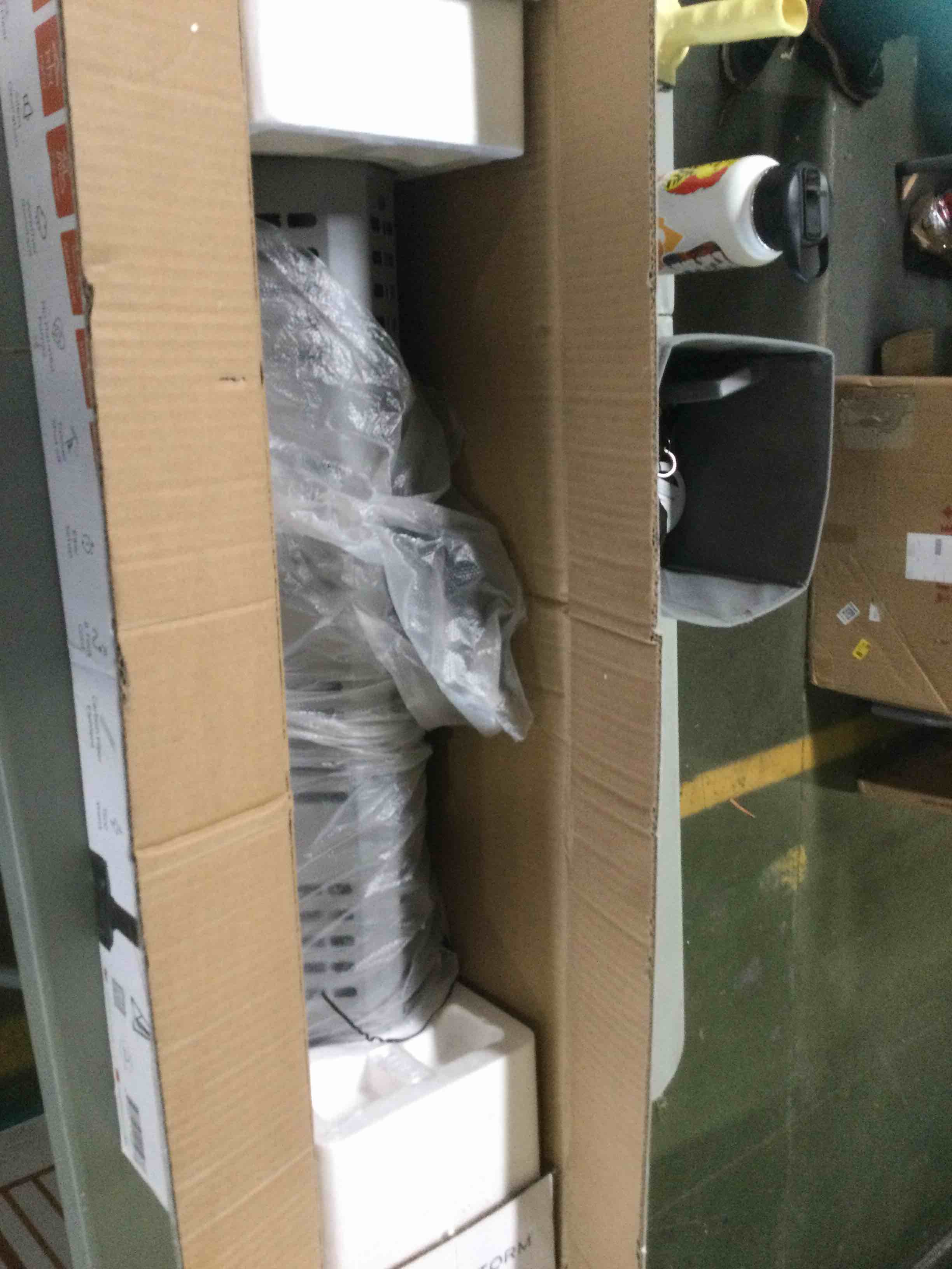 https://s3.amazonaws.com/lotting-images-prod/bidfta/BLU5467340_1698936403019.jpeg