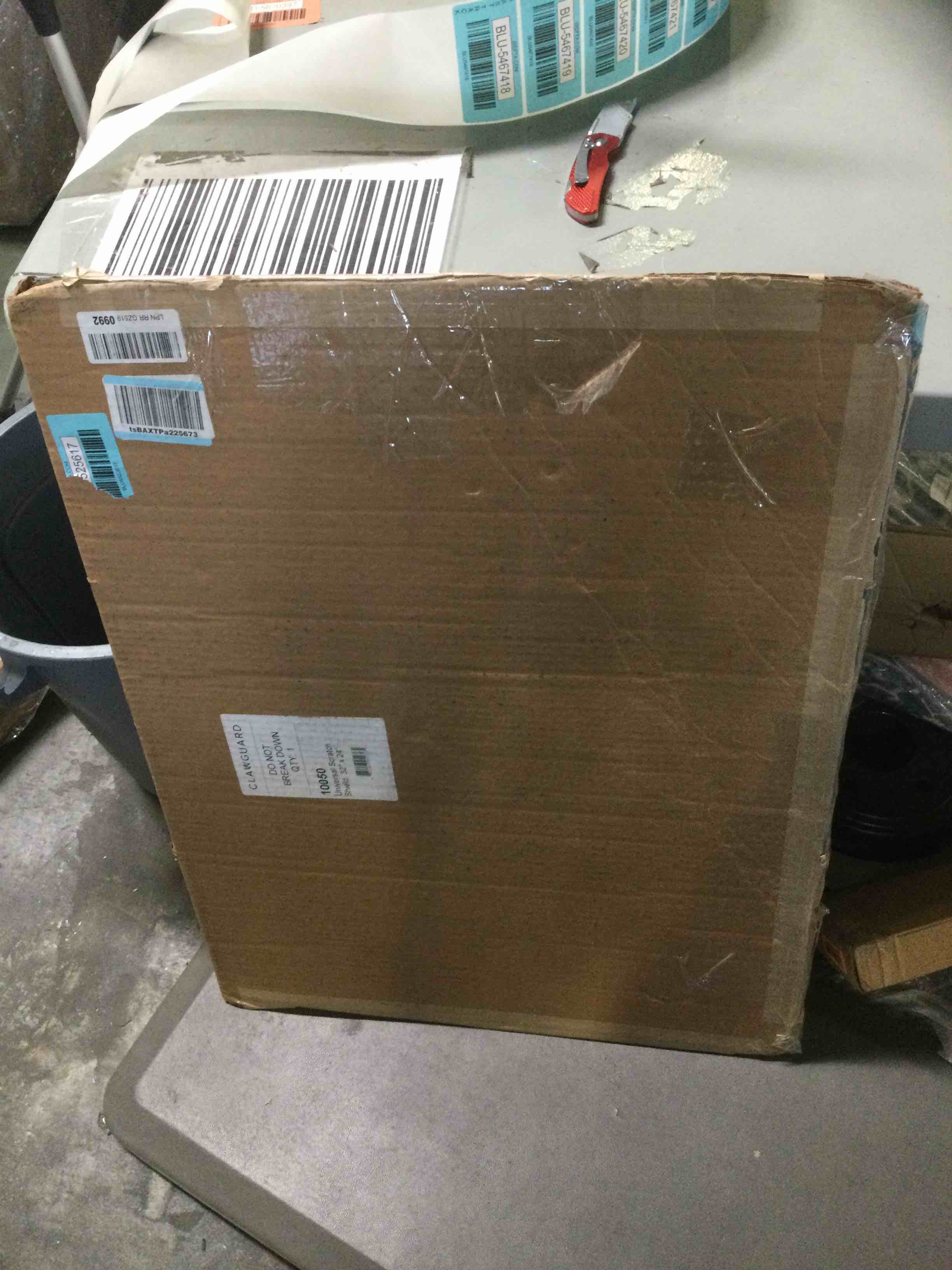 https://s3.amazonaws.com/lotting-images-prod/bidfta/BLU5467418_1698949789809.jpeg