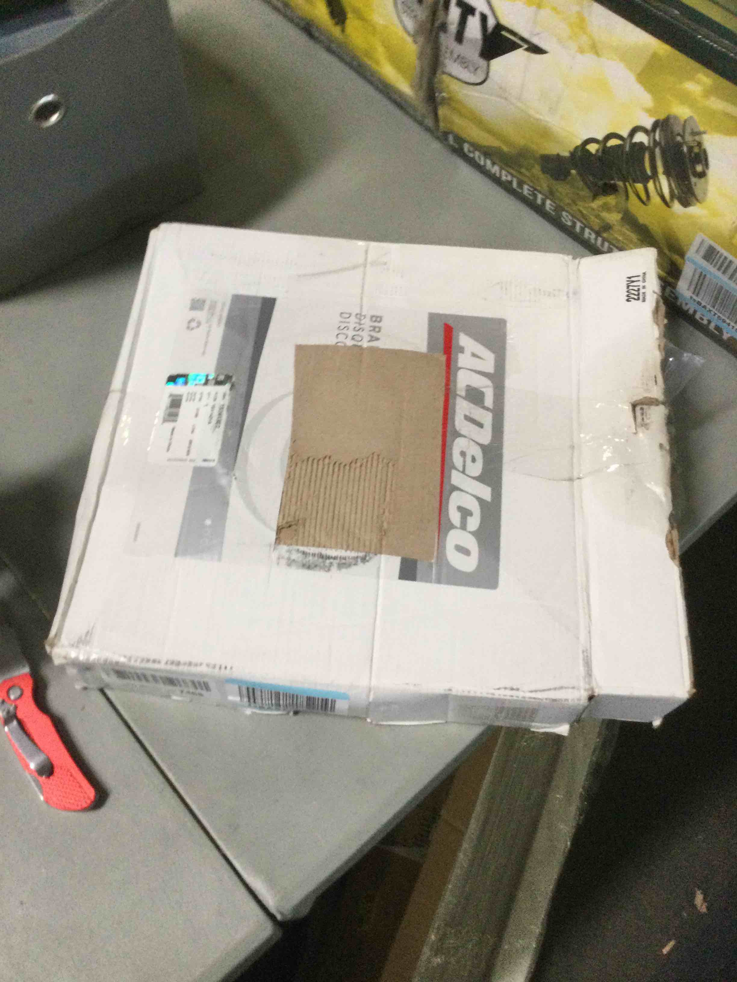 https://s3.amazonaws.com/lotting-images-prod/bidfta/BLU5467420_1698949933404.jpeg