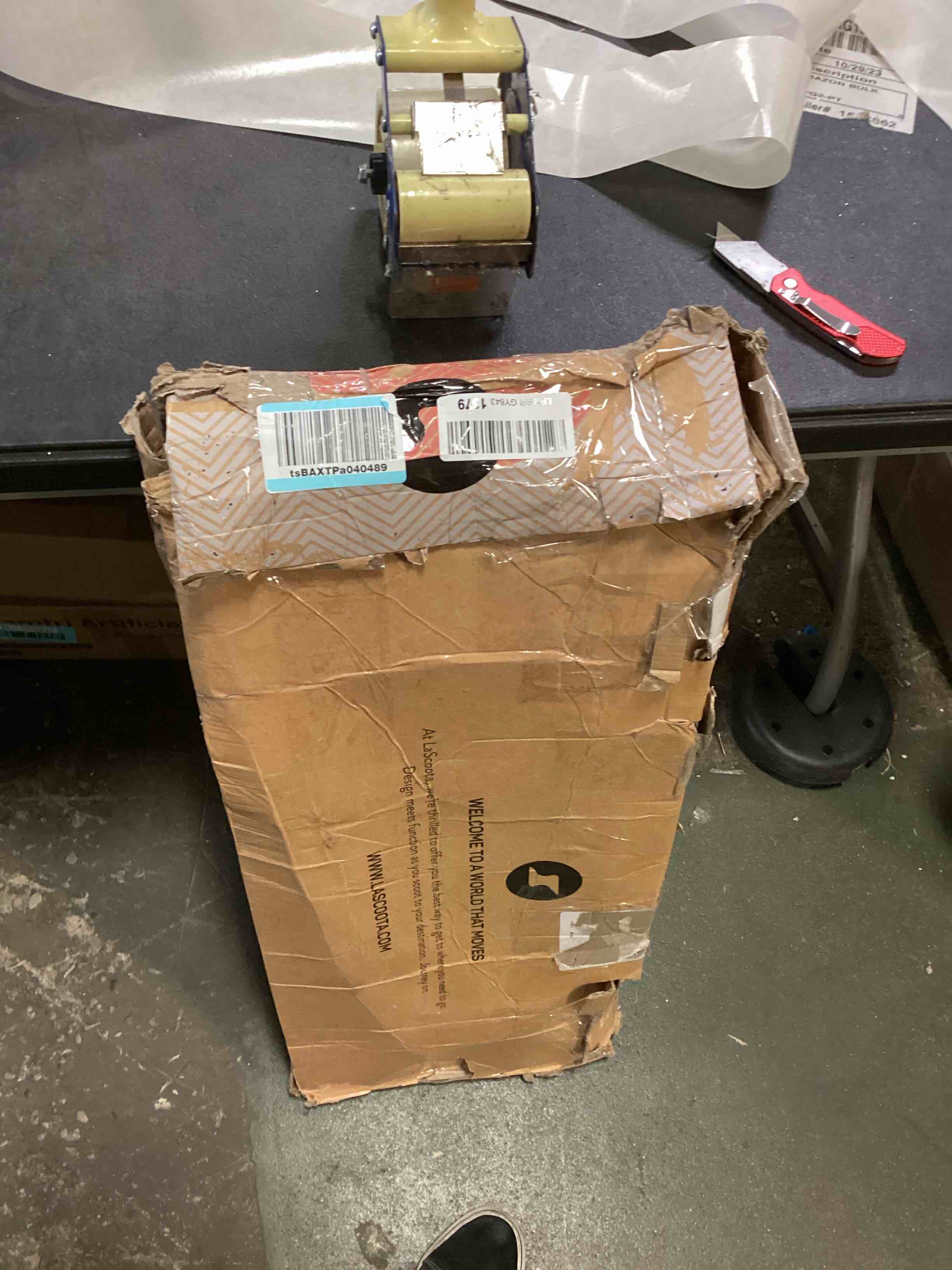 https://s3.amazonaws.com/lotting-images-prod/bidfta/BLU5467513_1699024457915.jpeg