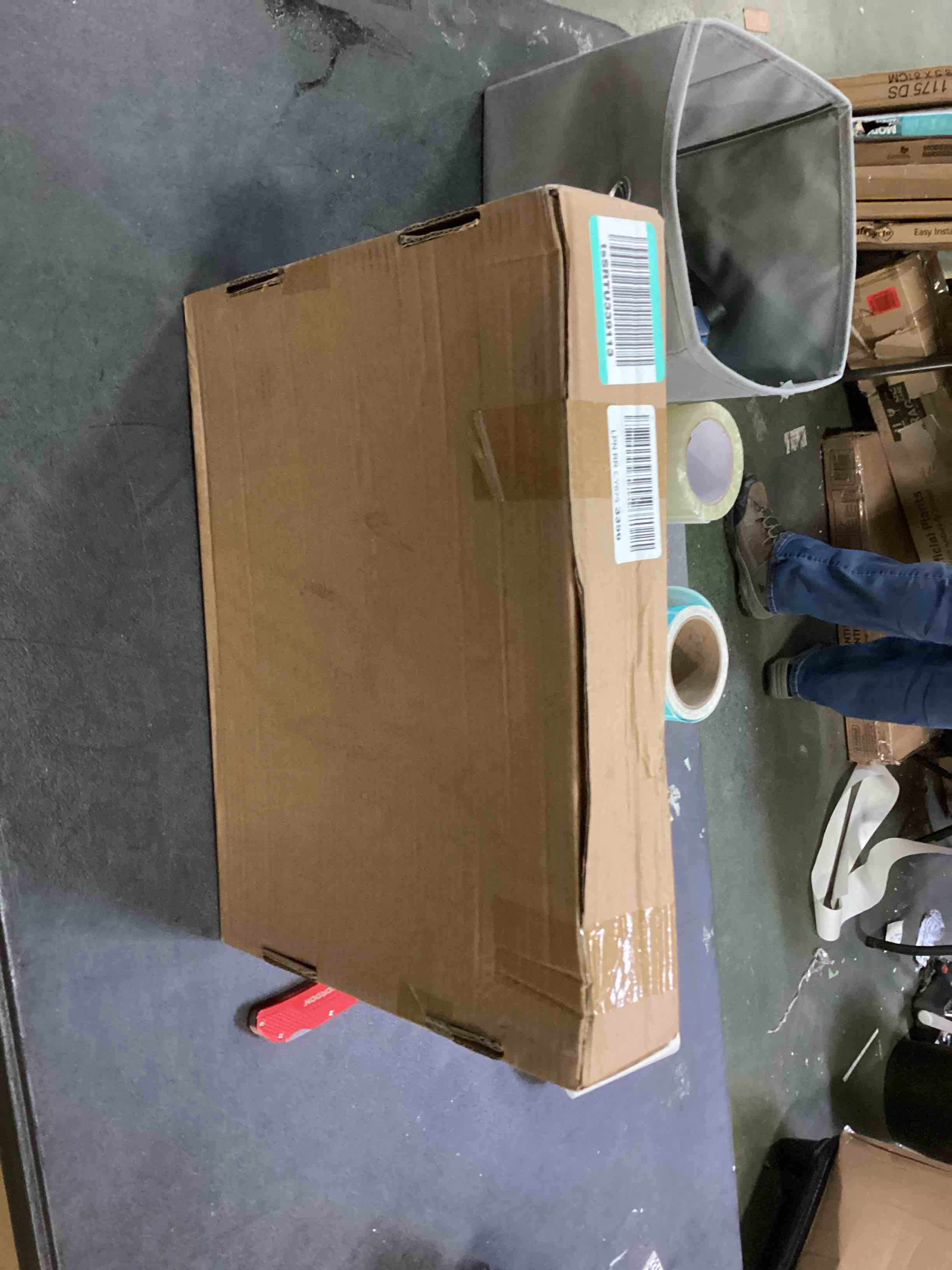 https://s3.amazonaws.com/lotting-images-prod/bidfta/BLU5467609_1699040229722.jpeg