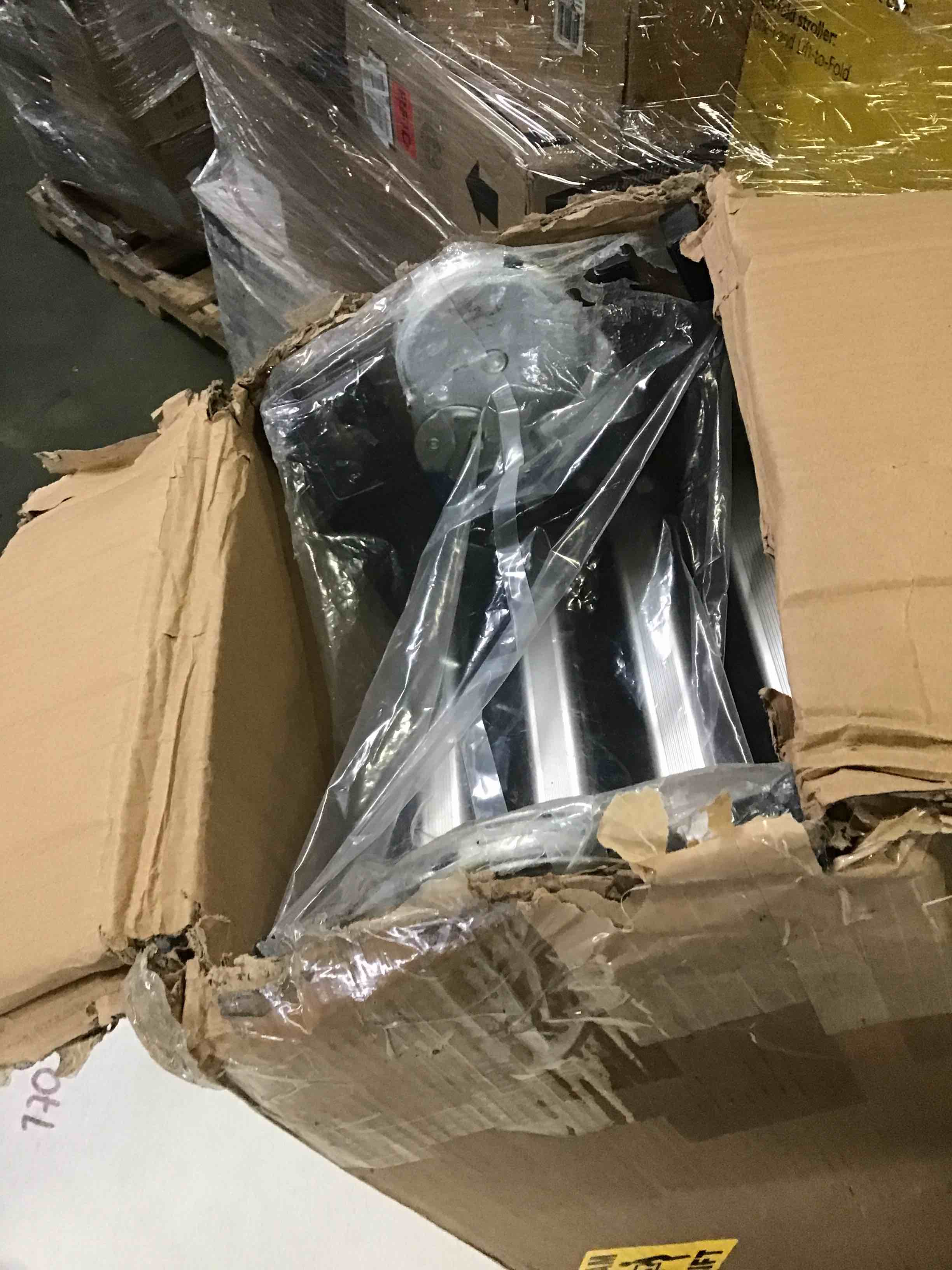 https://s3.amazonaws.com/lotting-images-prod/bidfta/BLU5467746_1699291929776.jpeg