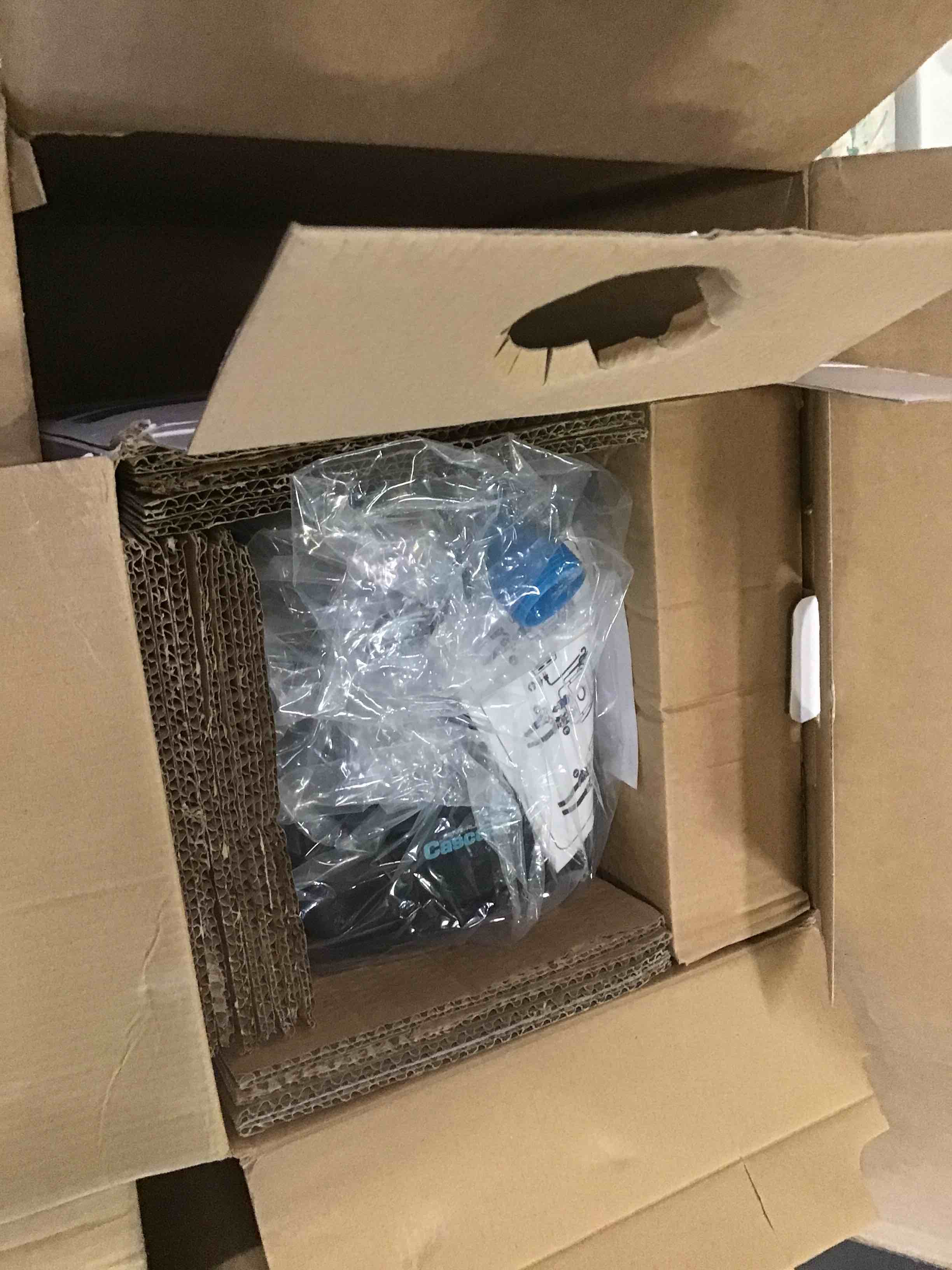 https://s3.amazonaws.com/lotting-images-prod/bidfta/BLU5467843_1699365773438.jpeg