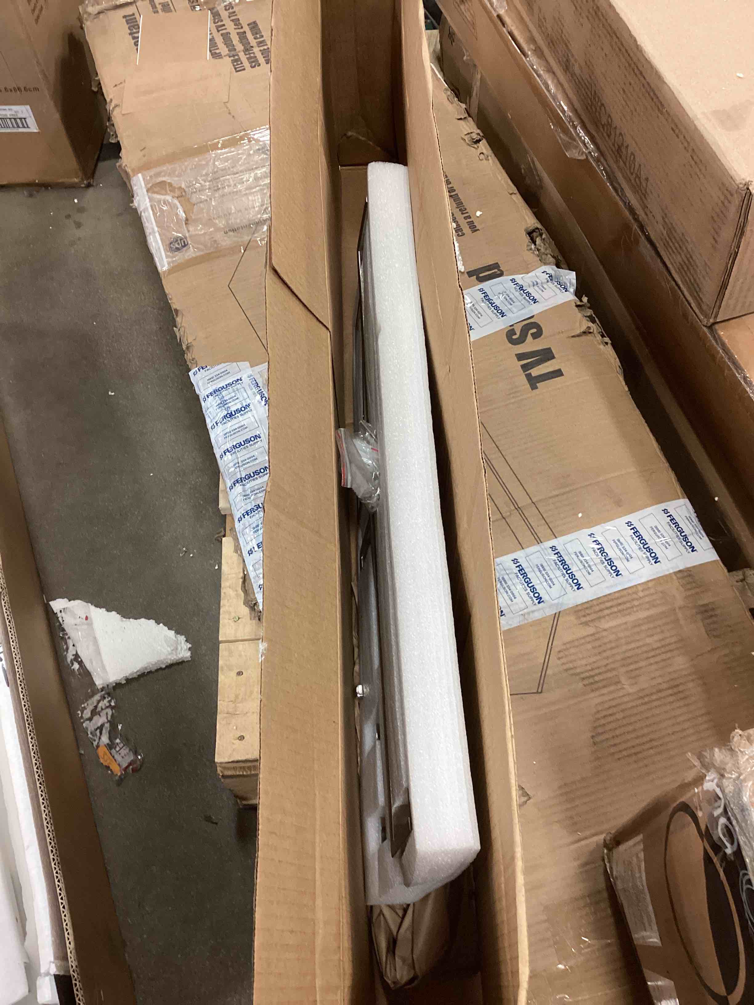 https://s3.amazonaws.com/lotting-images-prod/bidfta/BLU5472473_1700146970633.jpeg