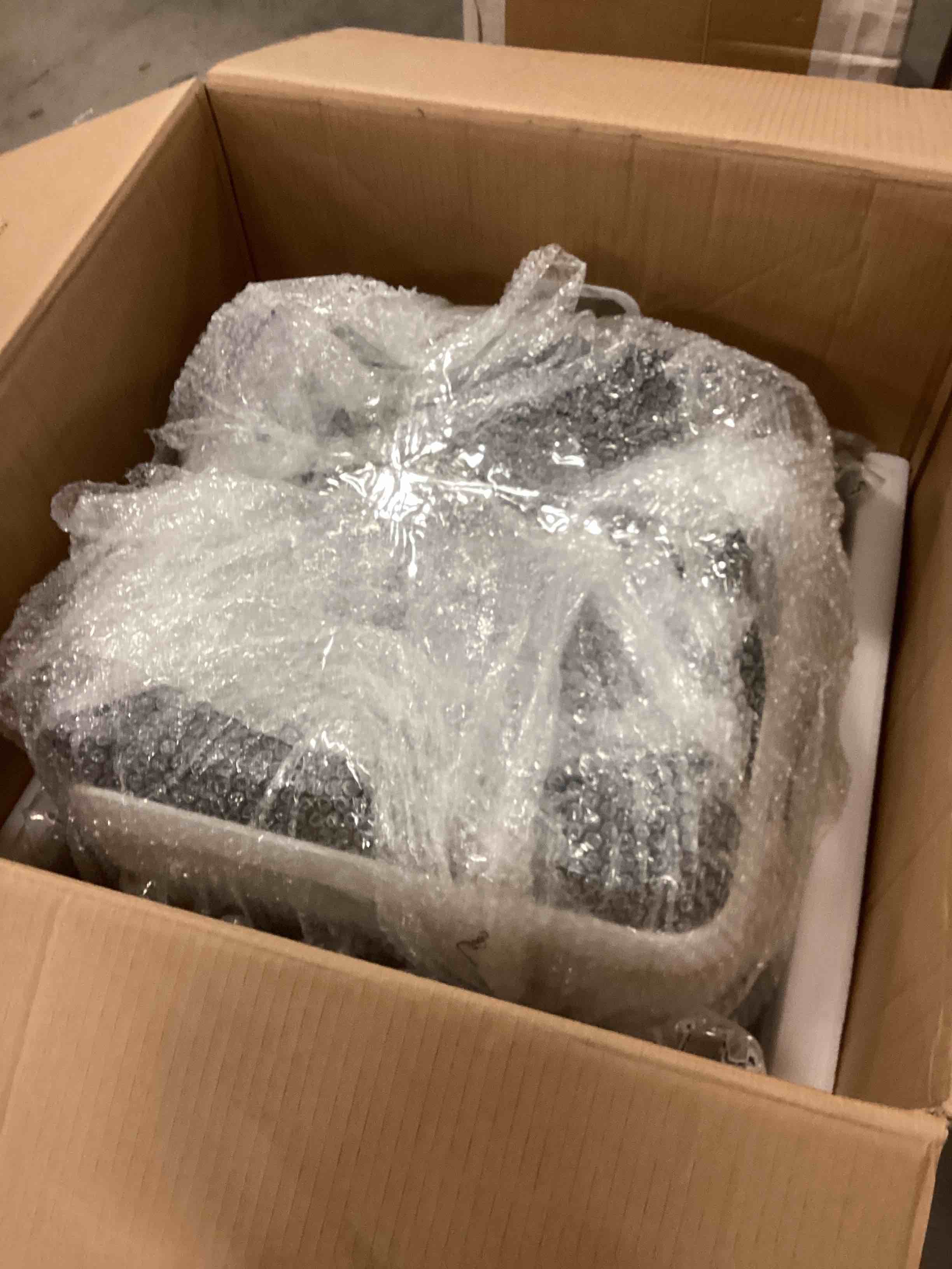 https://s3.amazonaws.com/lotting-images-prod/bidfta/BLU5472795_1700584056372.jpeg