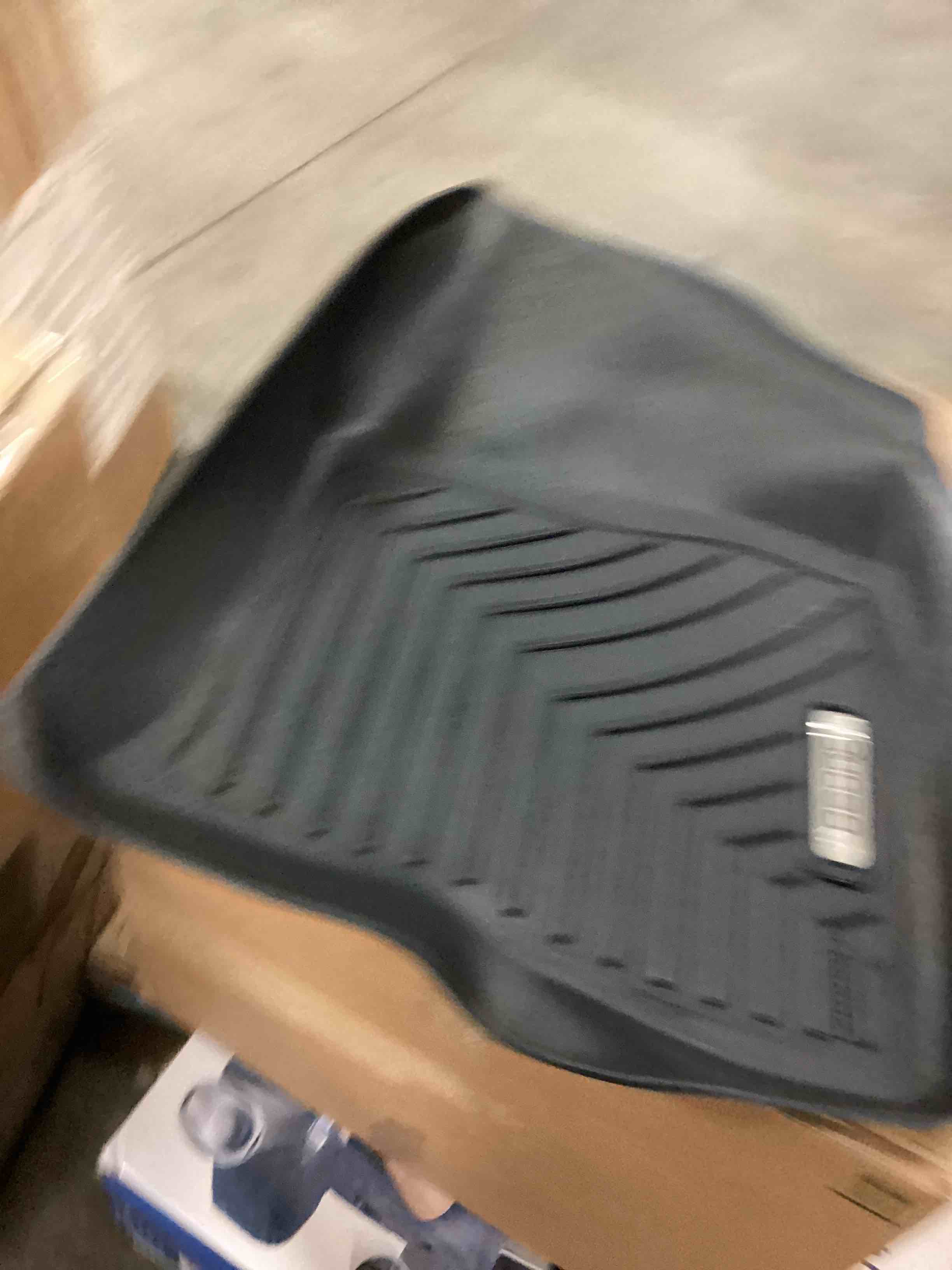 https://s3.amazonaws.com/lotting-images-prod/bidfta/BLU5472796_1700584749315.jpeg