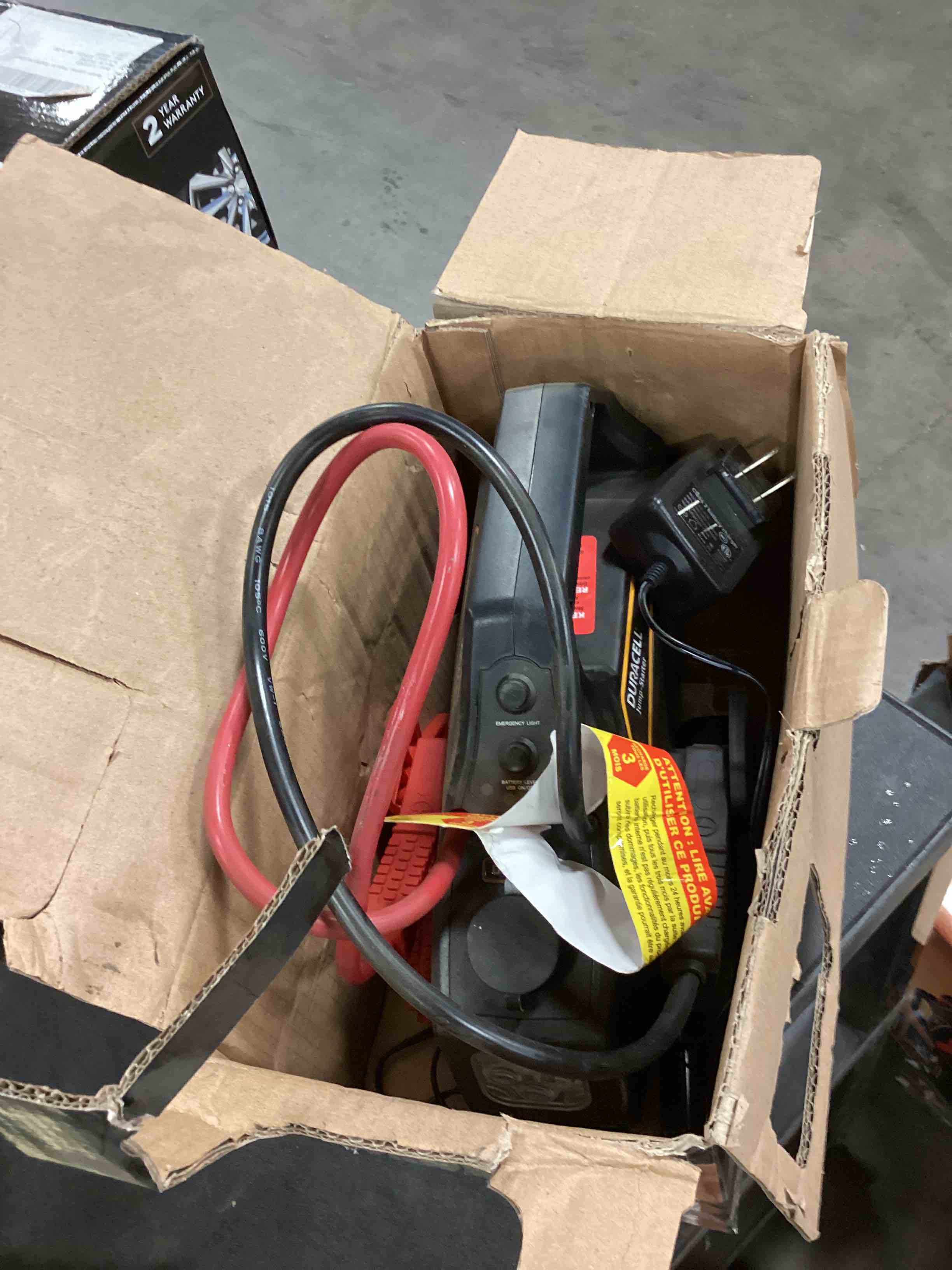 https://s3.amazonaws.com/lotting-images-prod/bidfta/BLU5475417_1704292564600.jpeg