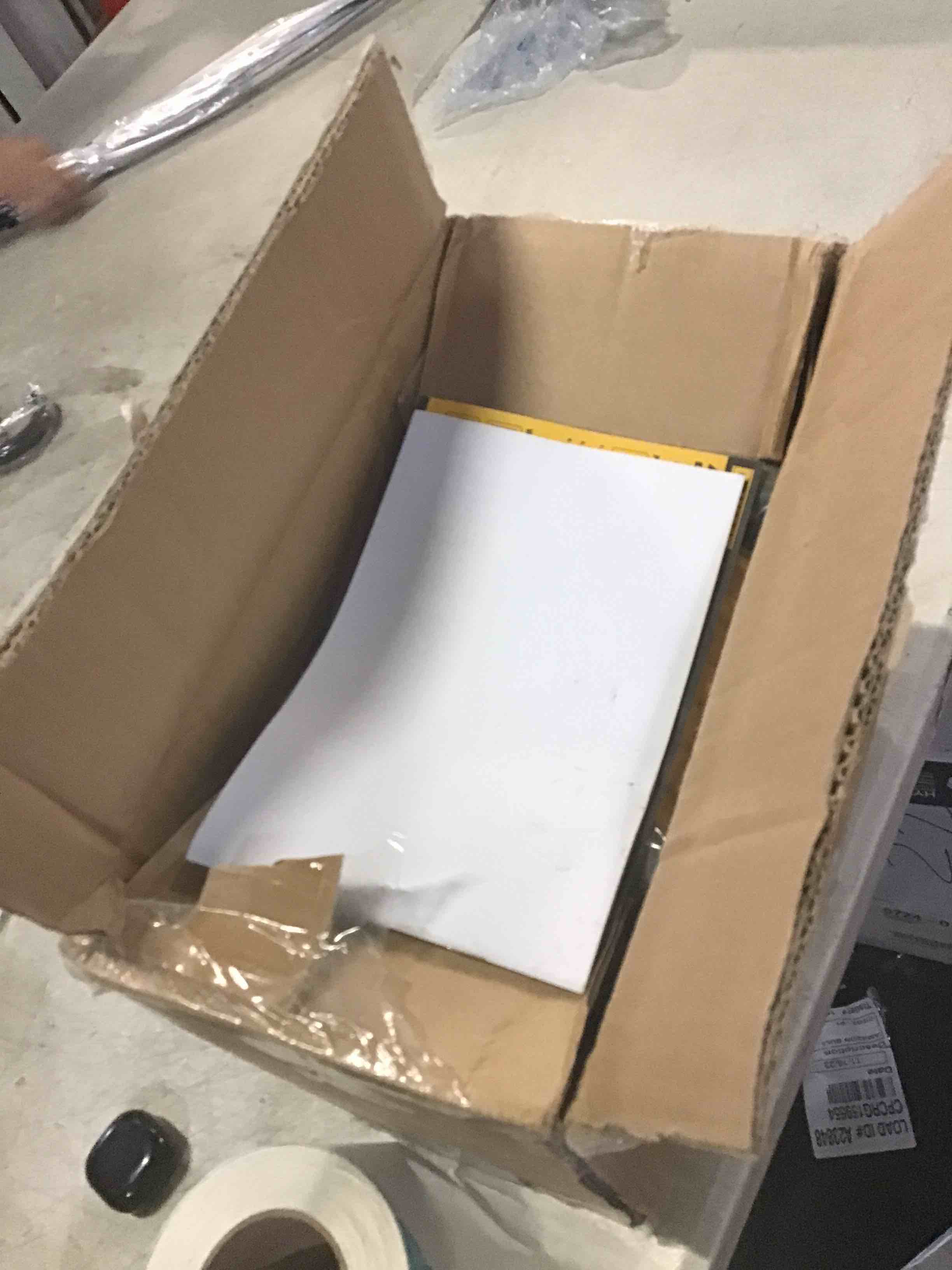 https://s3.amazonaws.com/lotting-images-prod/bidfta/BLU5481606_1700255773185.jpeg