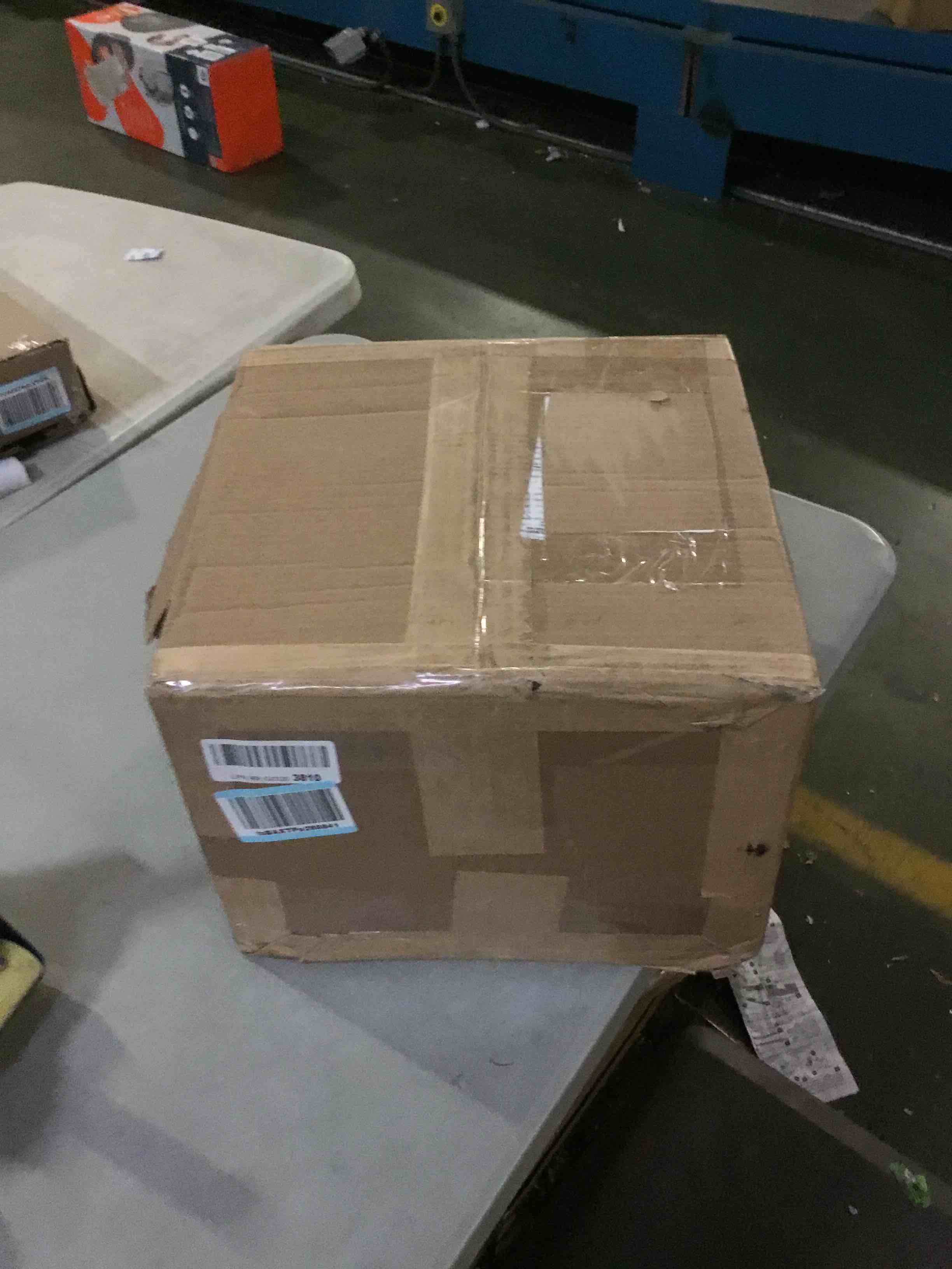 https://s3.amazonaws.com/lotting-images-prod/bidfta/BLU5481904_1700599906770.jpeg