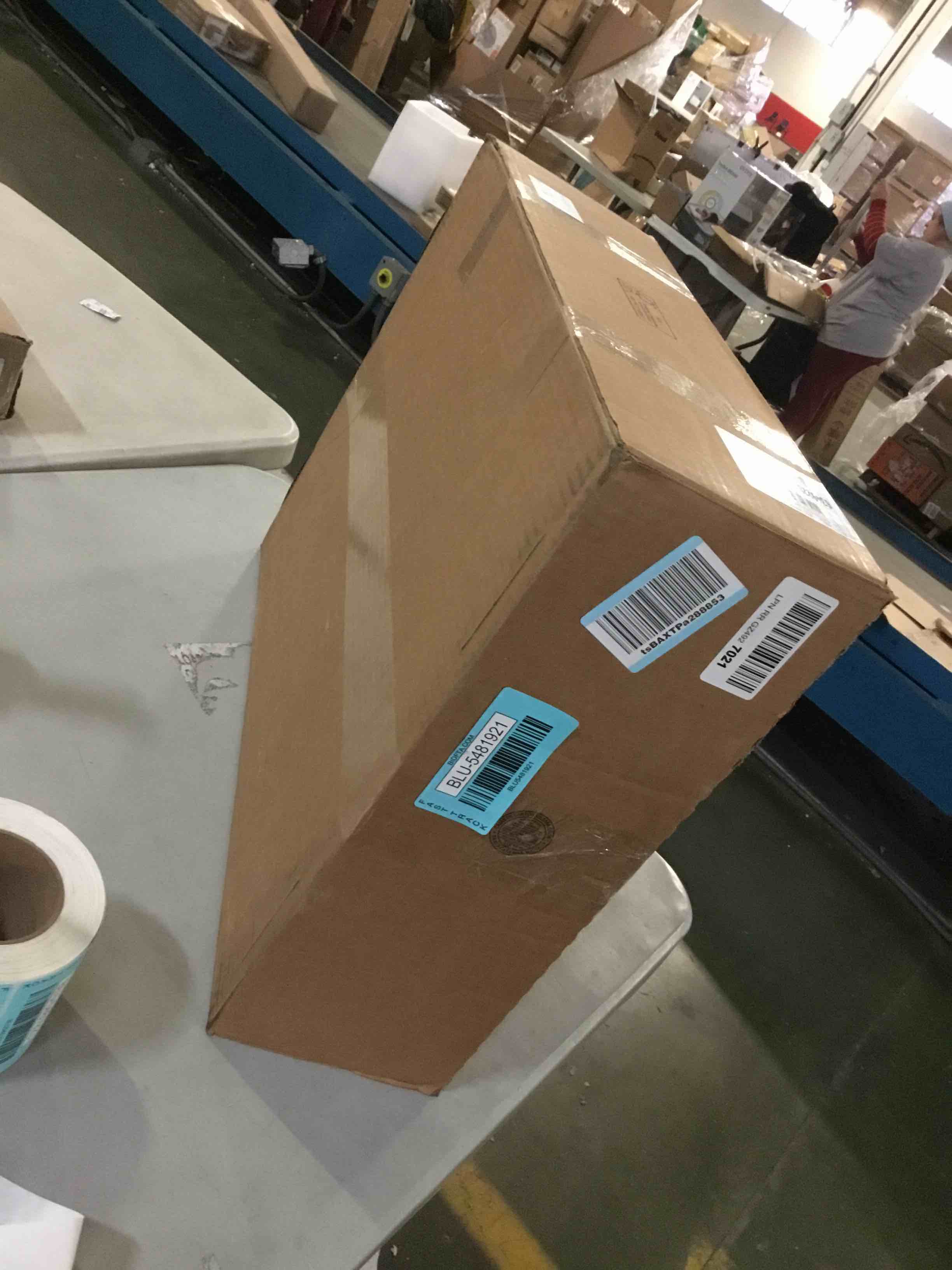 https://s3.amazonaws.com/lotting-images-prod/bidfta/BLU5481906_1700600123807.jpeg