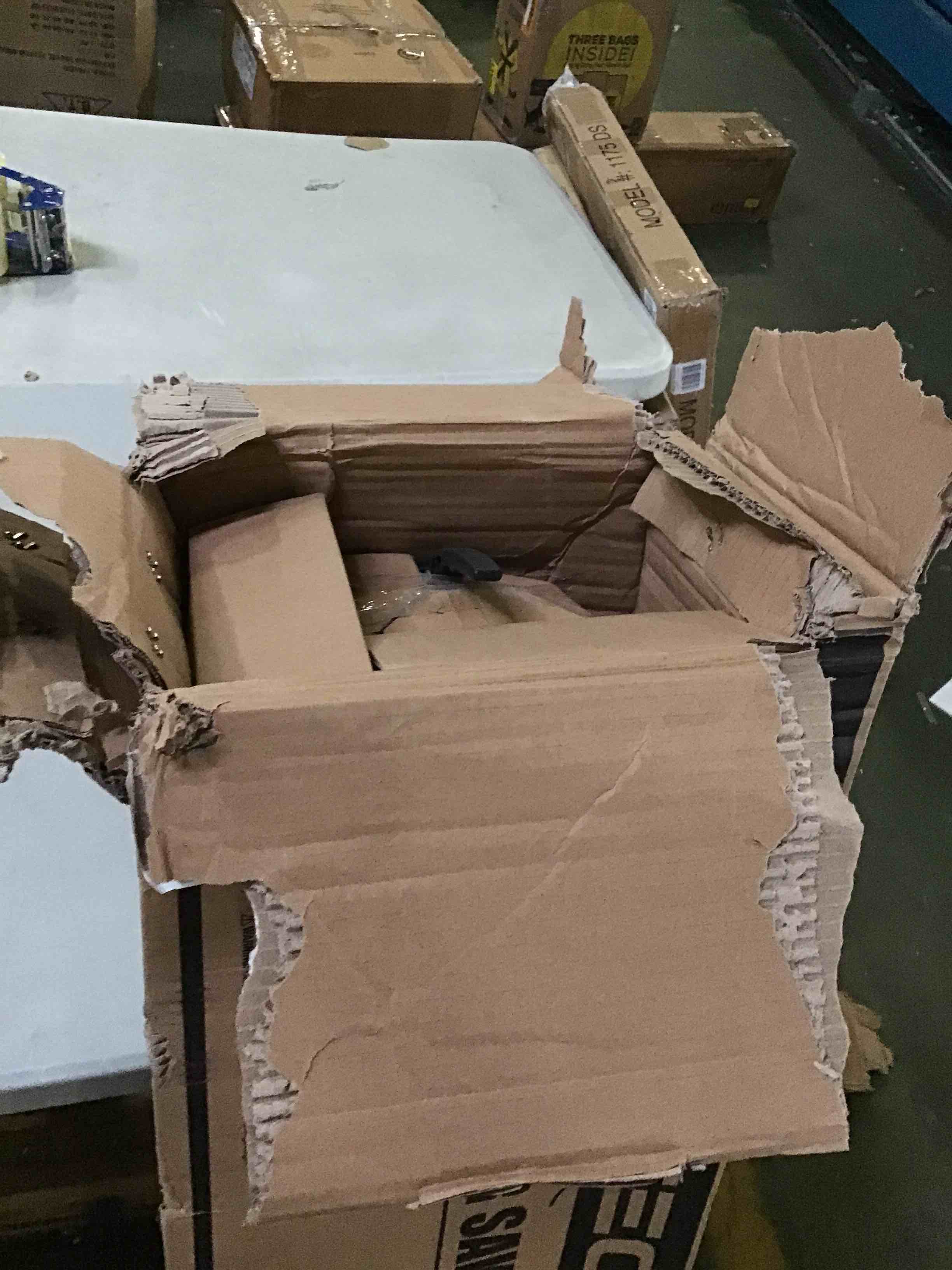 https://s3.amazonaws.com/lotting-images-prod/bidfta/BLU5482020_1700670357452.jpeg