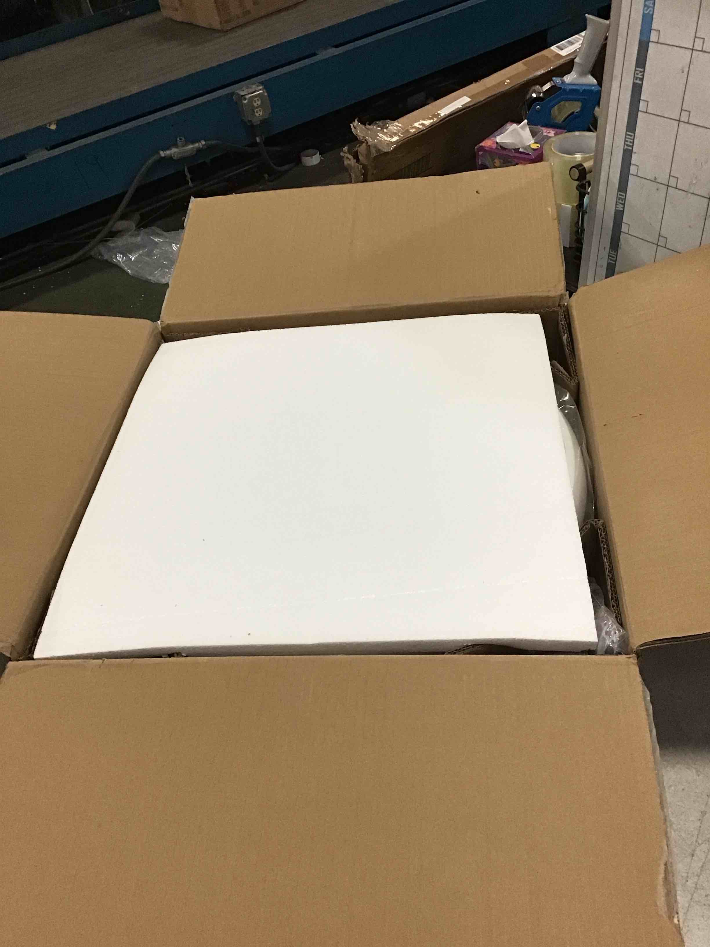 https://s3.amazonaws.com/lotting-images-prod/bidfta/BLU5482152_1701094902733.jpeg