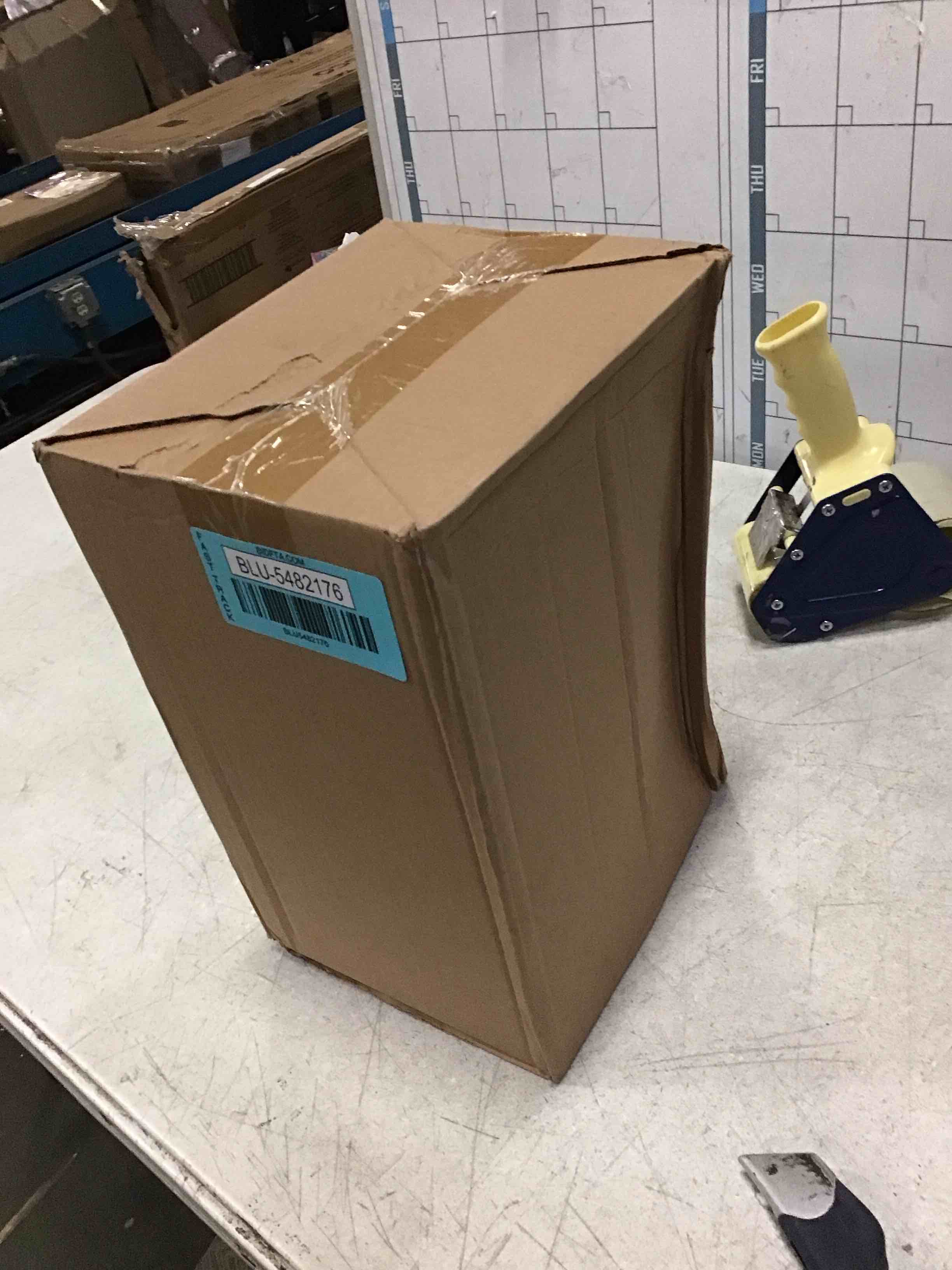 https://s3.amazonaws.com/lotting-images-prod/bidfta/BLU5482176_1701098494626.jpeg