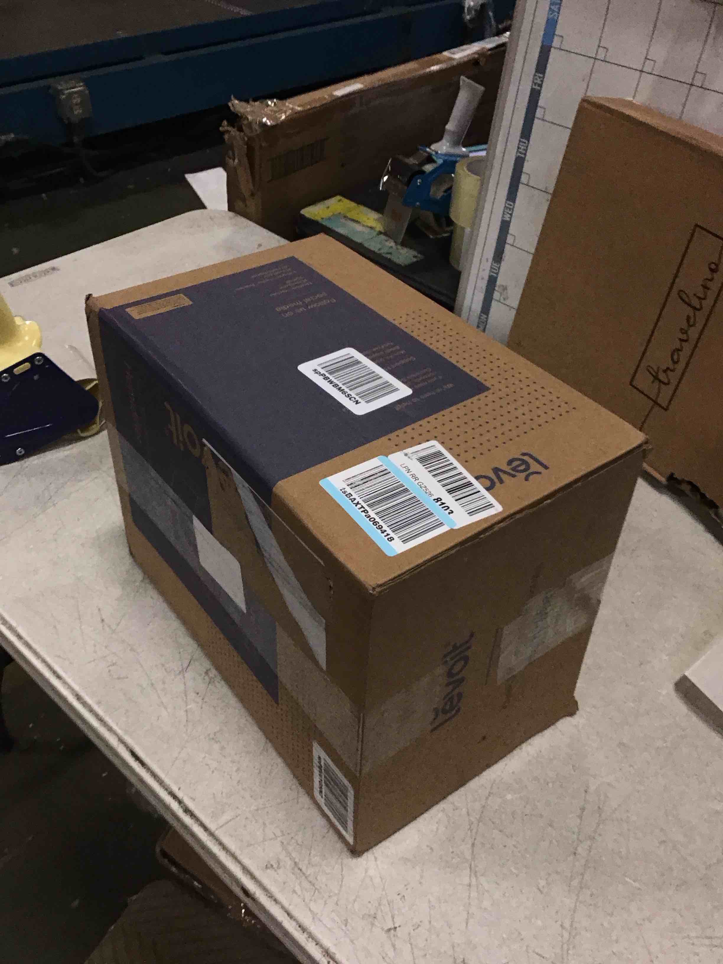 https://s3.amazonaws.com/lotting-images-prod/bidfta/BLU5482196_1701101102134.jpeg