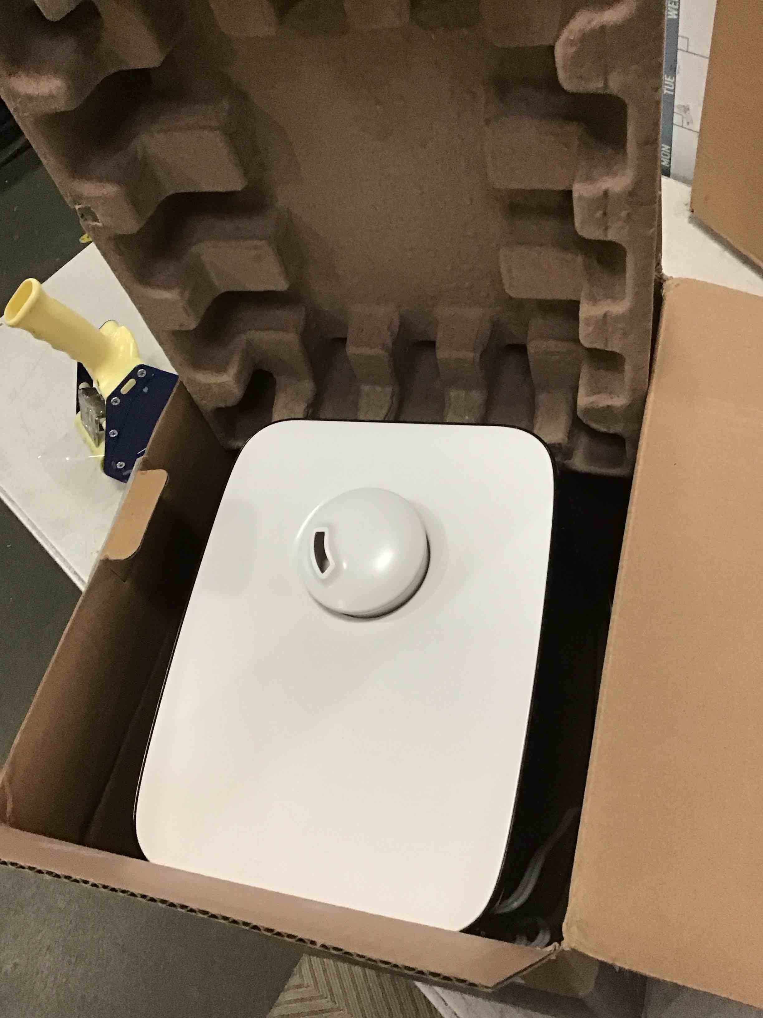 https://s3.amazonaws.com/lotting-images-prod/bidfta/BLU5482196_1701101137066.jpeg