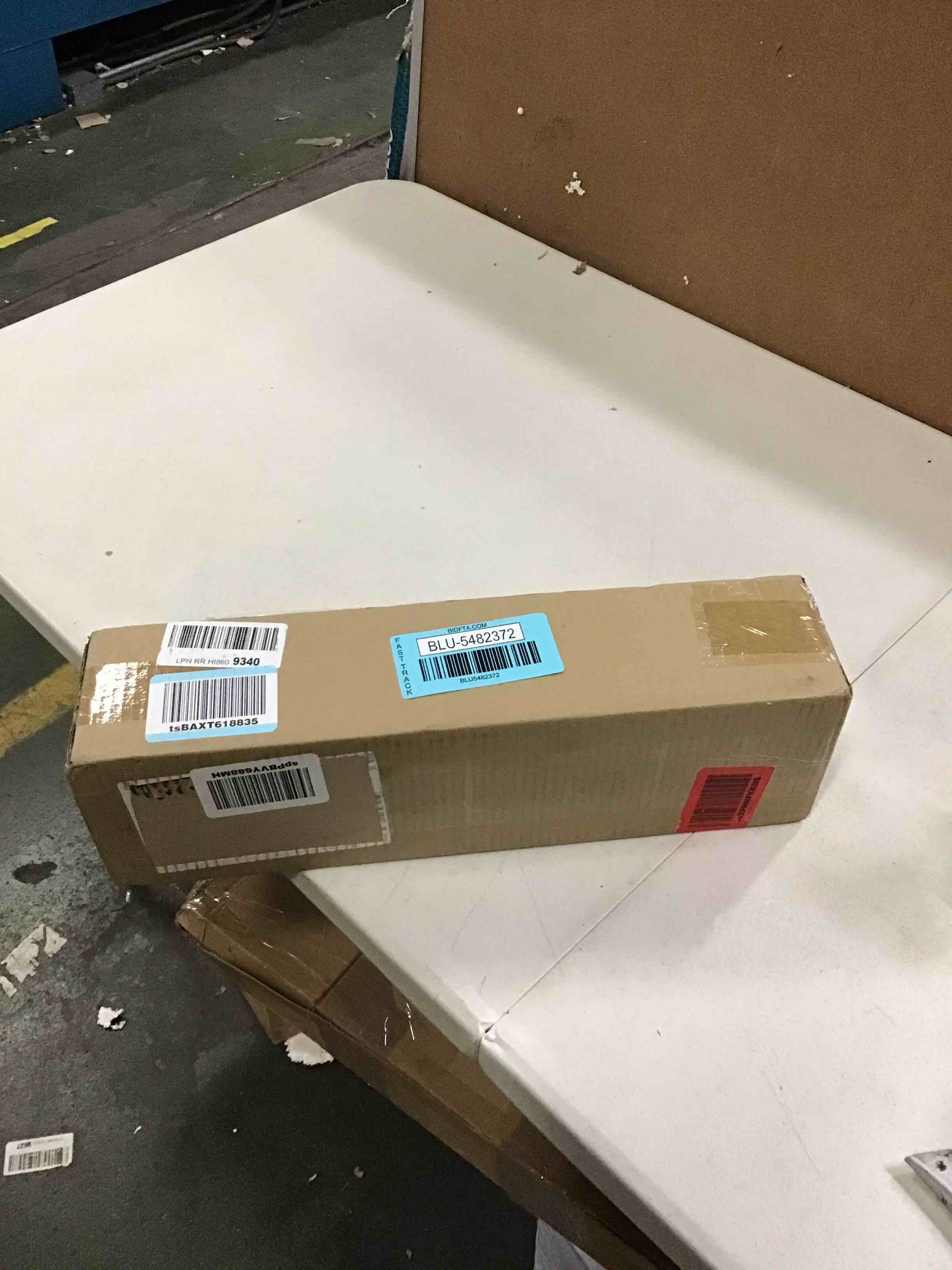 https://s3.amazonaws.com/lotting-images-prod/bidfta/BLU5482372_1701183404207.jpeg