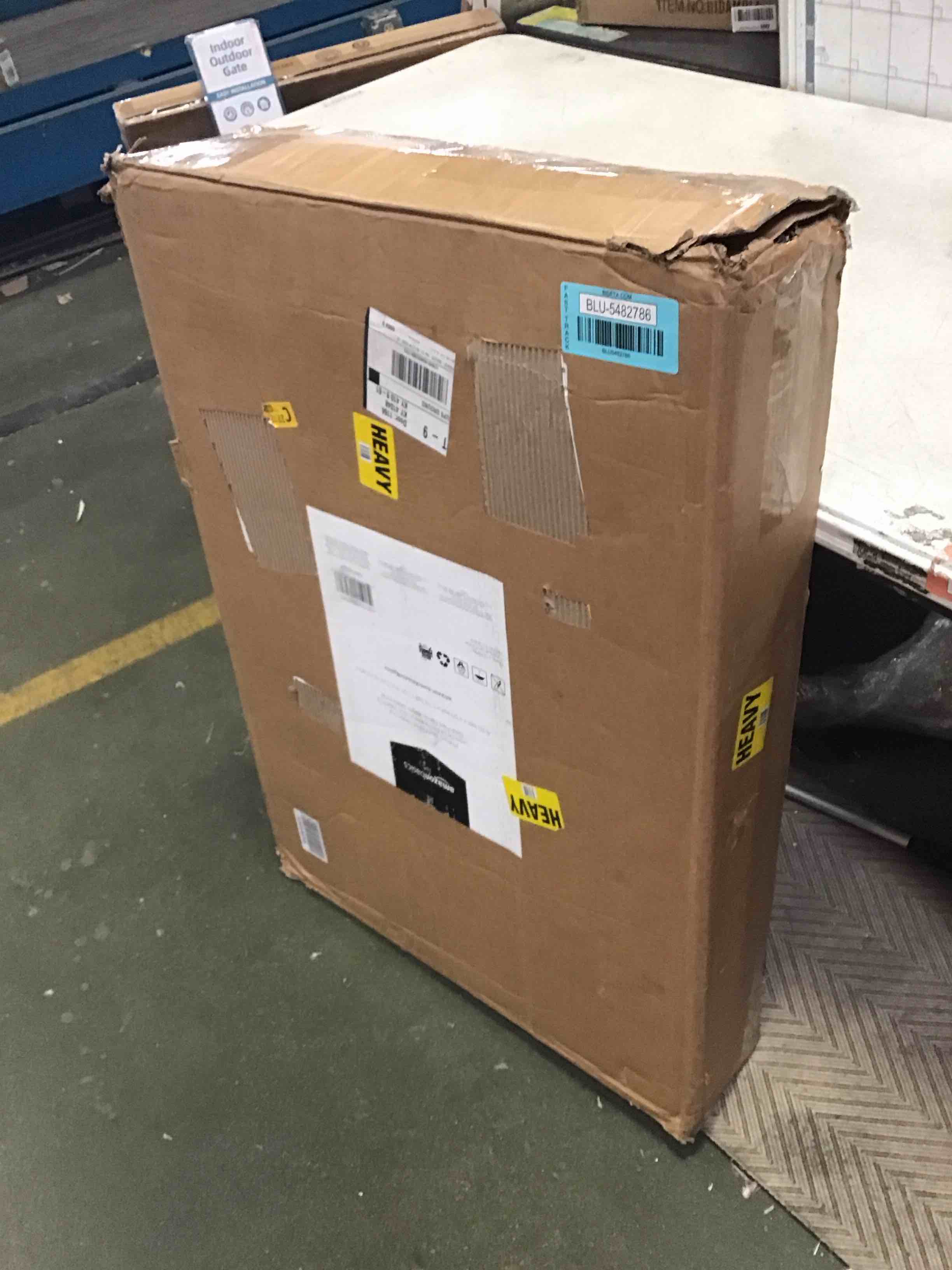 https://s3.amazonaws.com/lotting-images-prod/bidfta/BLU5482786_1701359940359.jpeg