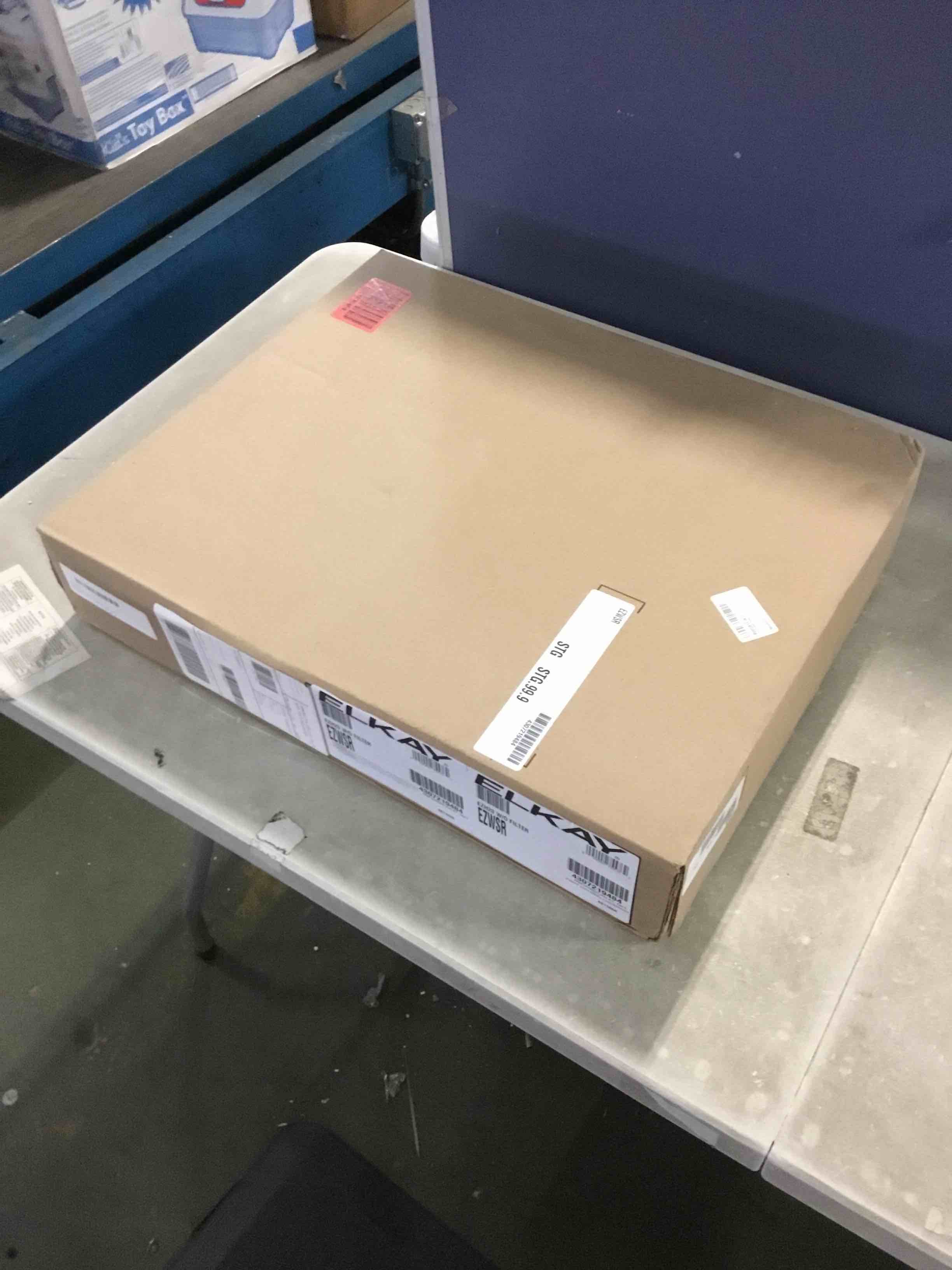 https://s3.amazonaws.com/lotting-images-prod/bidfta/BLU5483752_1701109295073.jpeg
