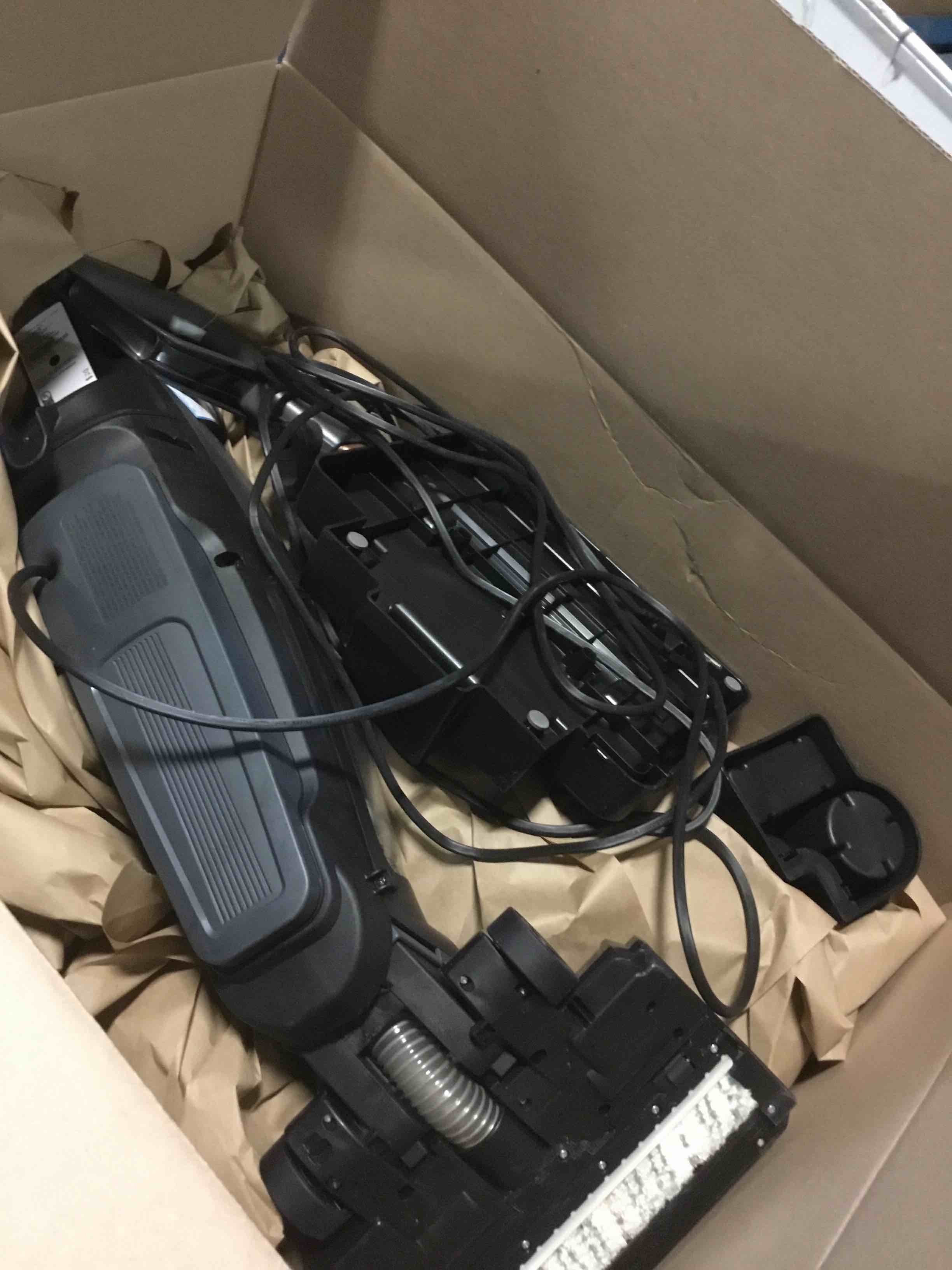 https://s3.amazonaws.com/lotting-images-prod/bidfta/BLU5486086_1700485649909.jpeg