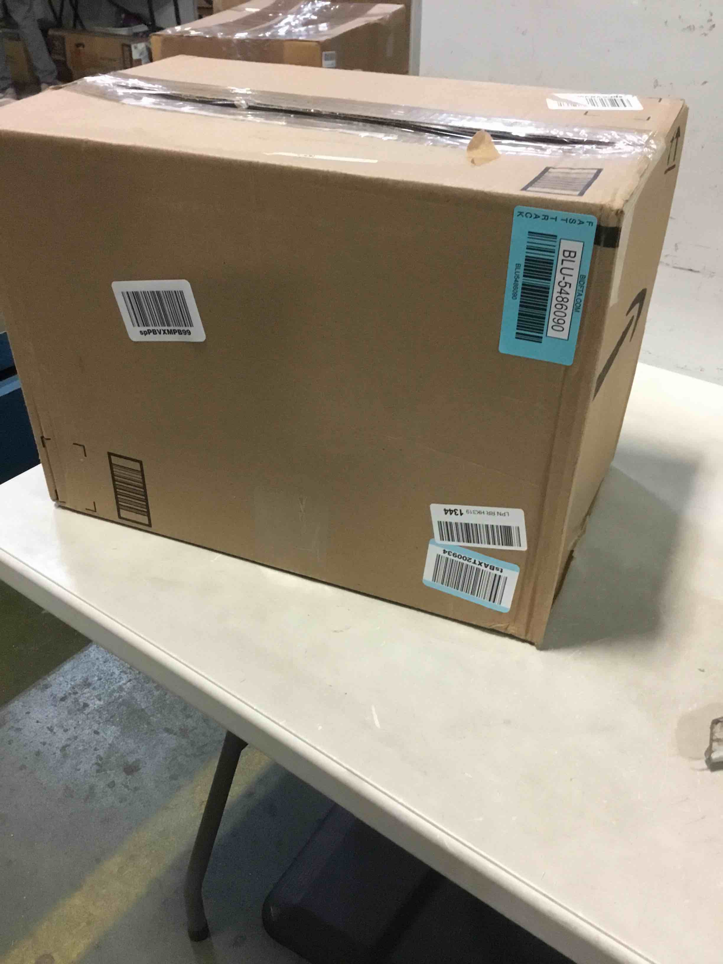 https://s3.amazonaws.com/lotting-images-prod/bidfta/BLU5486090_1700486001660.jpeg