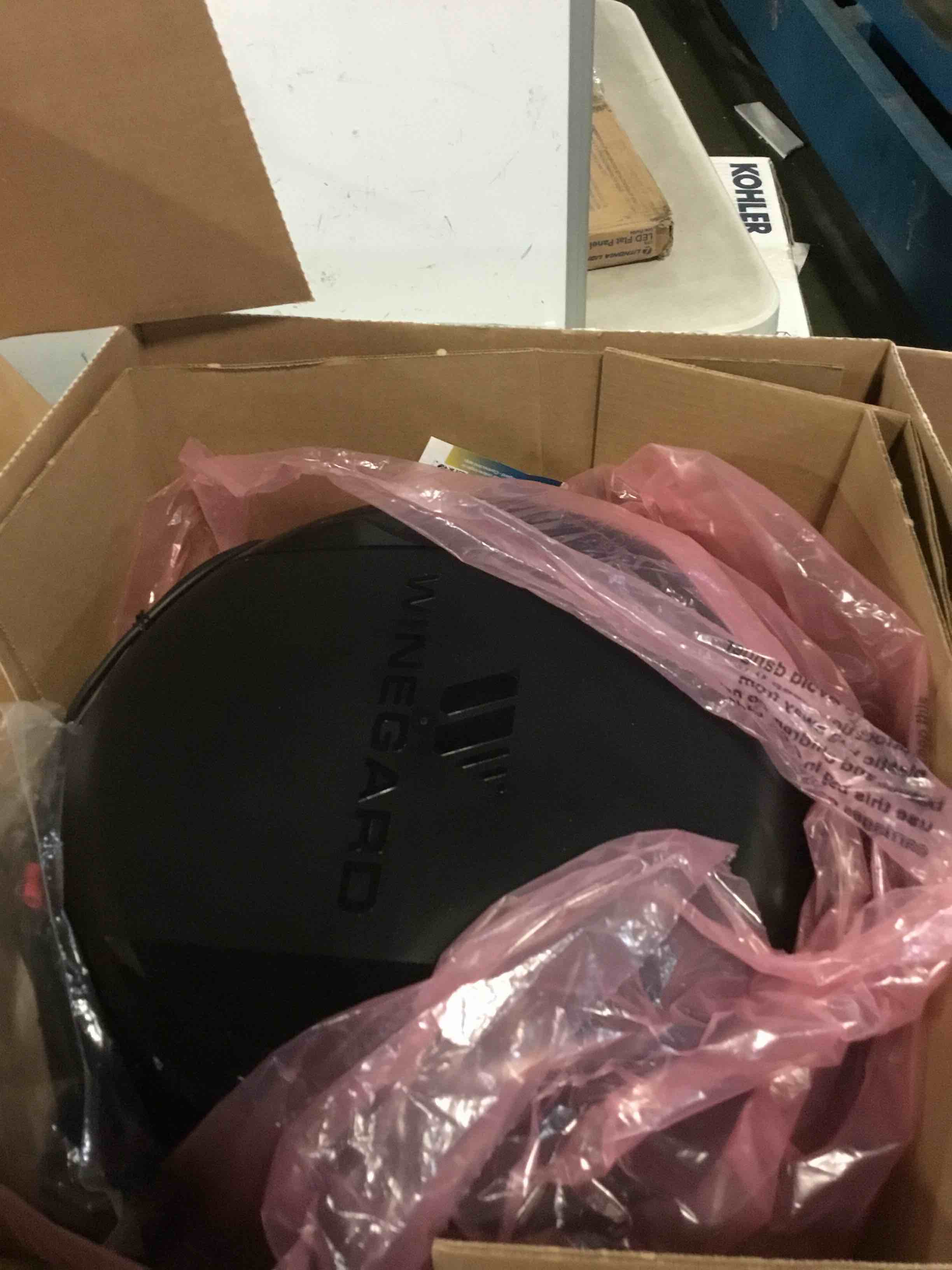 https://s3.amazonaws.com/lotting-images-prod/bidfta/BLU5486348_1700581865835.jpeg