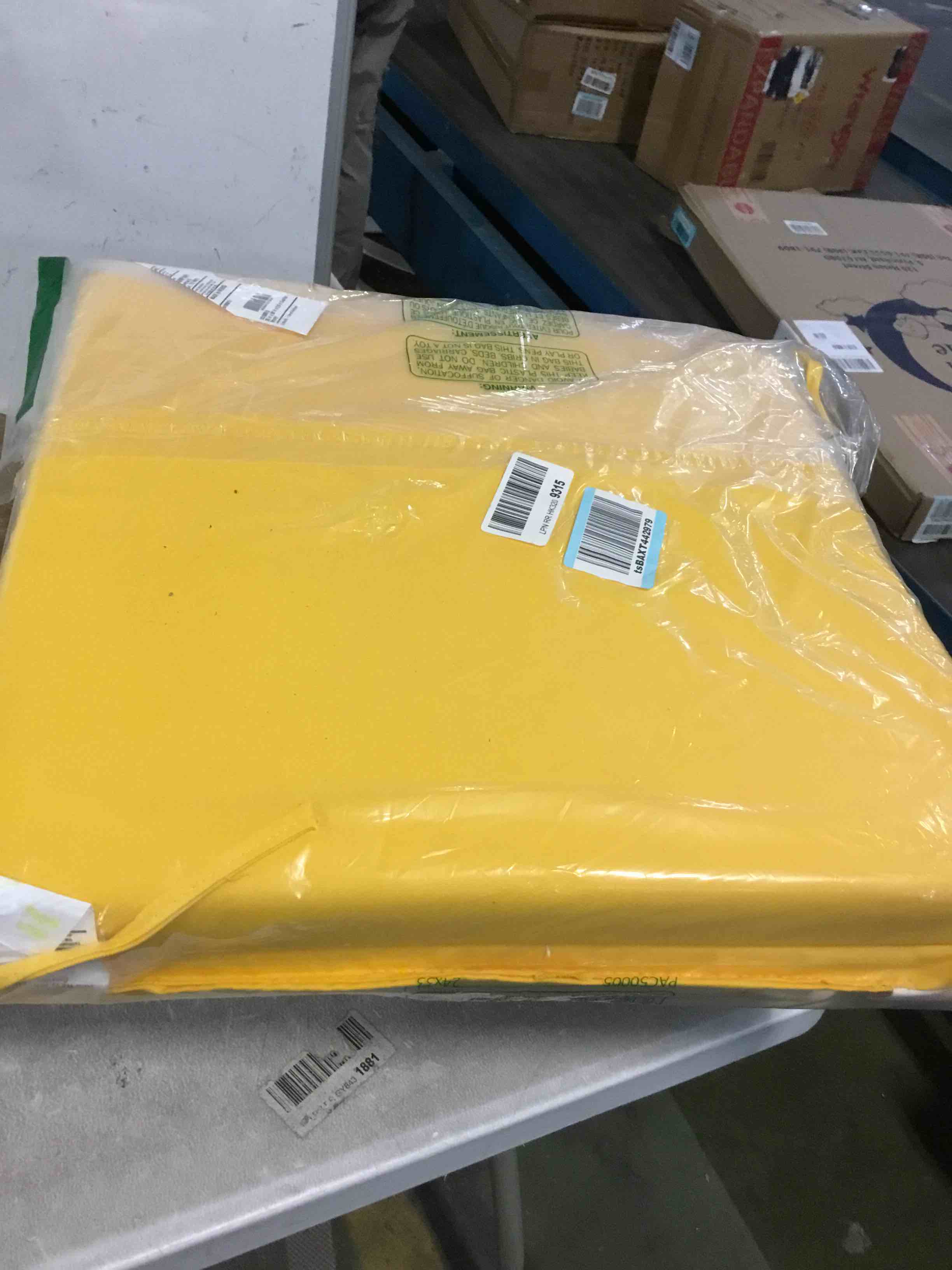https://s3.amazonaws.com/lotting-images-prod/bidfta/BLU5486389_1700586456785.jpeg
