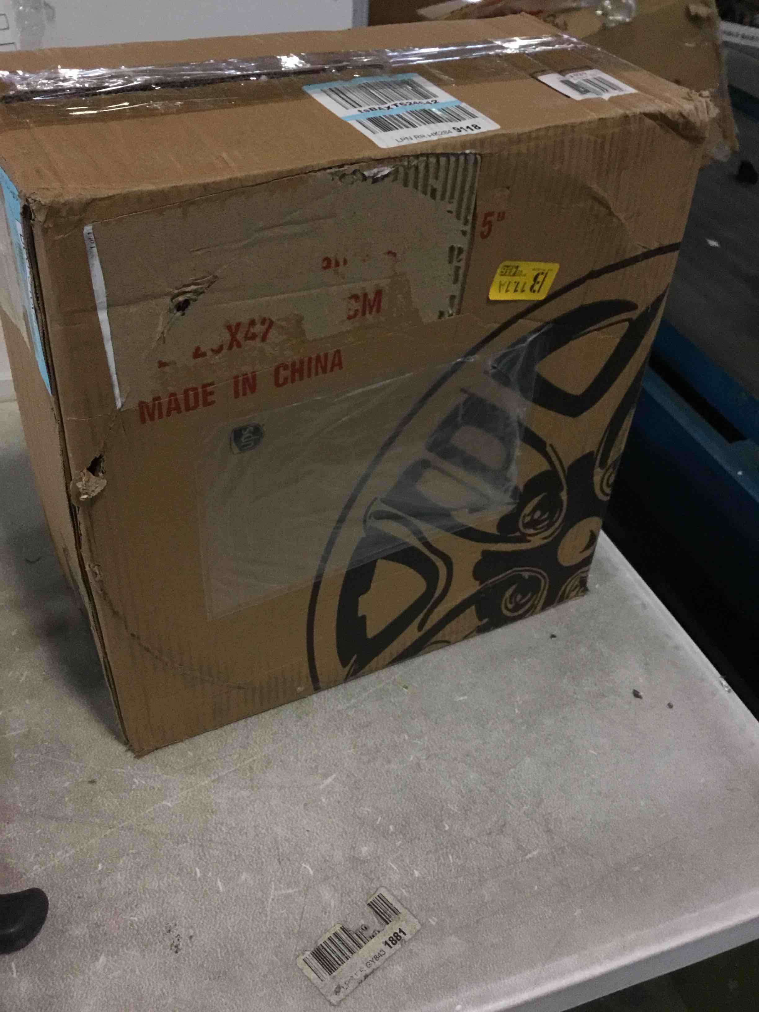 https://s3.amazonaws.com/lotting-images-prod/bidfta/BLU5486426_1700593950582.jpeg