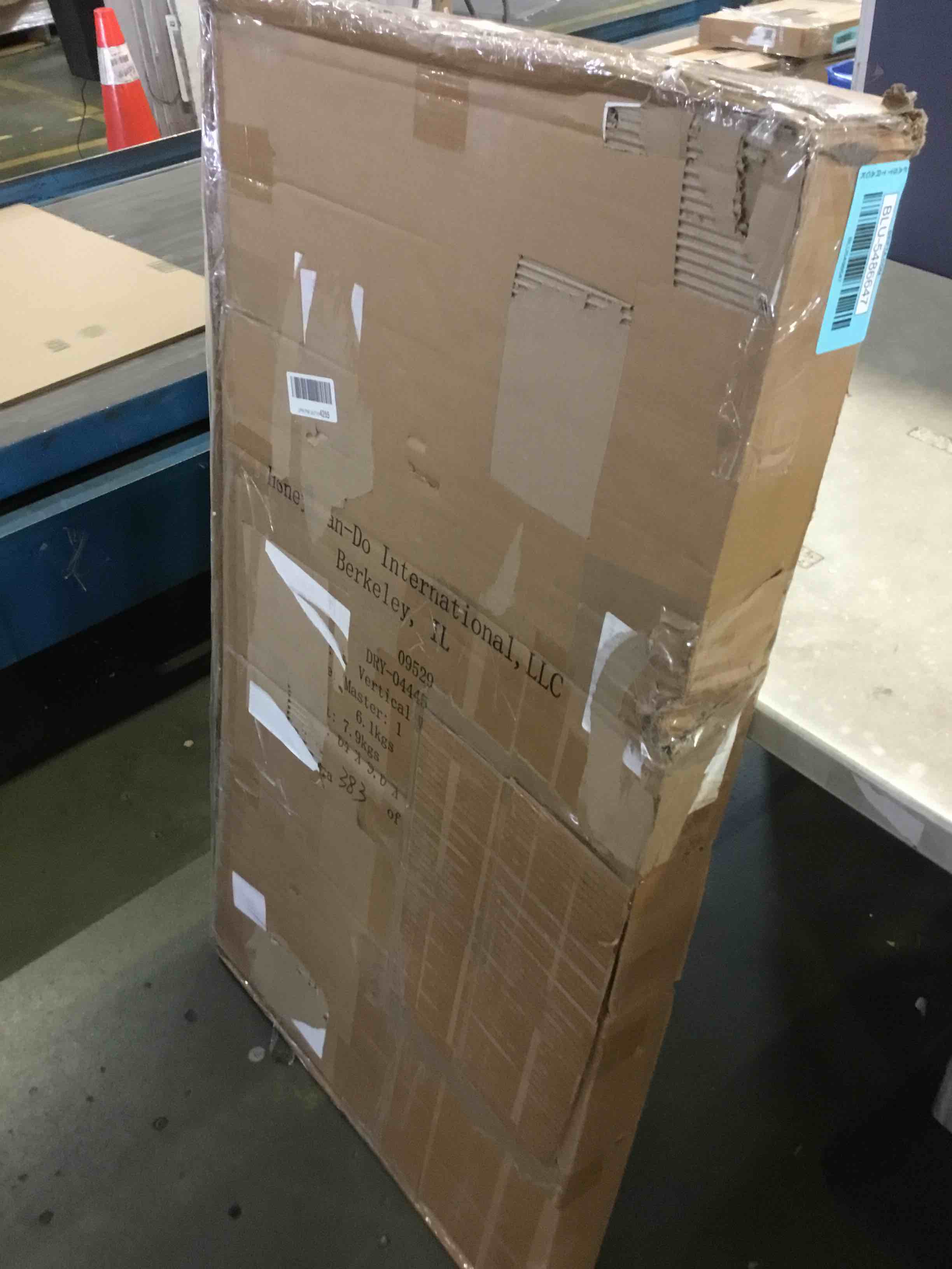 https://s3.amazonaws.com/lotting-images-prod/bidfta/BLU5486647_1700683001750.jpeg