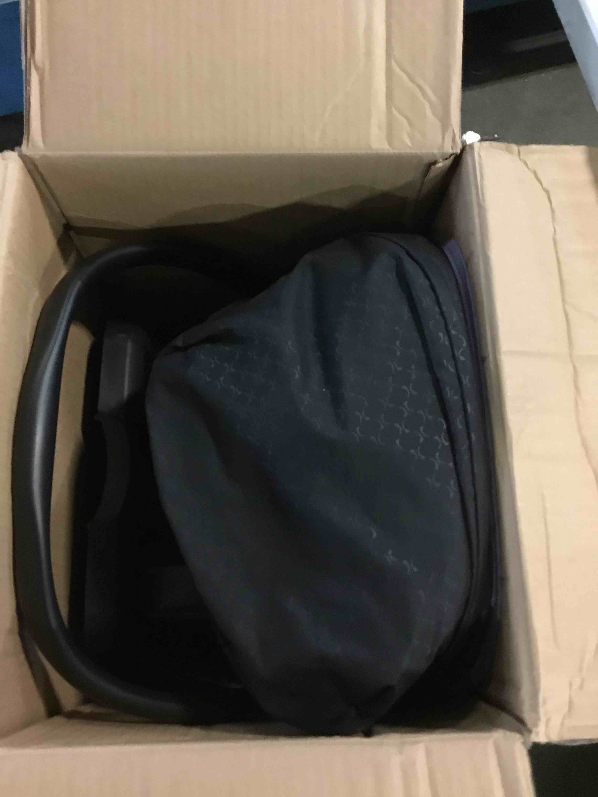 https://s3.amazonaws.com/lotting-images-prod/bidfta/BLU5486675_1700686581550.jpeg
