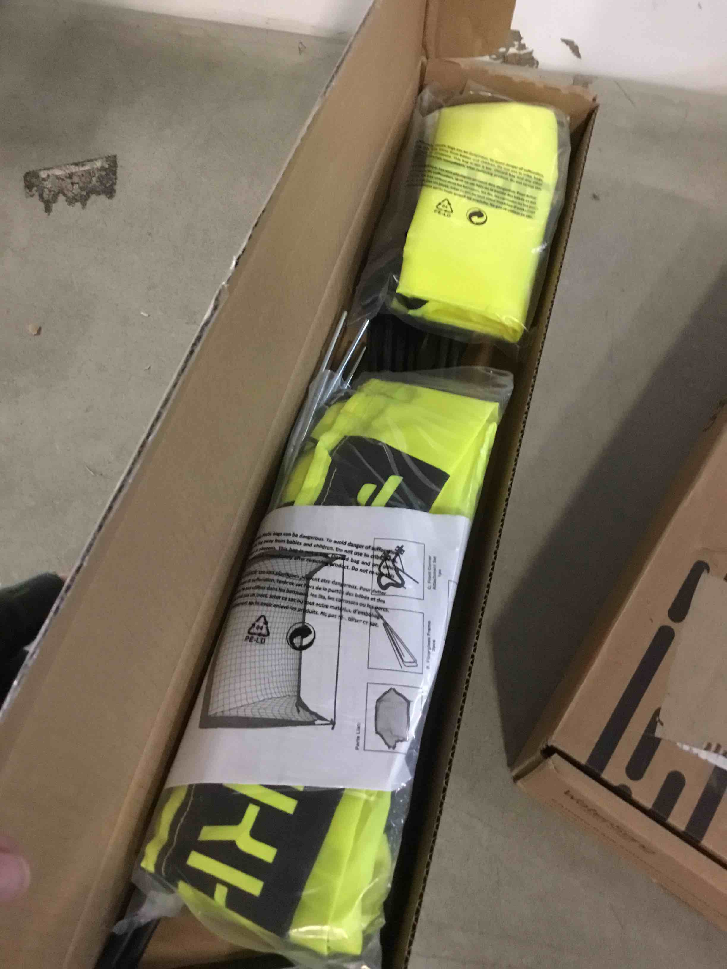 https://s3.amazonaws.com/lotting-images-prod/bidfta/BLU5486698_1700832397410.jpeg