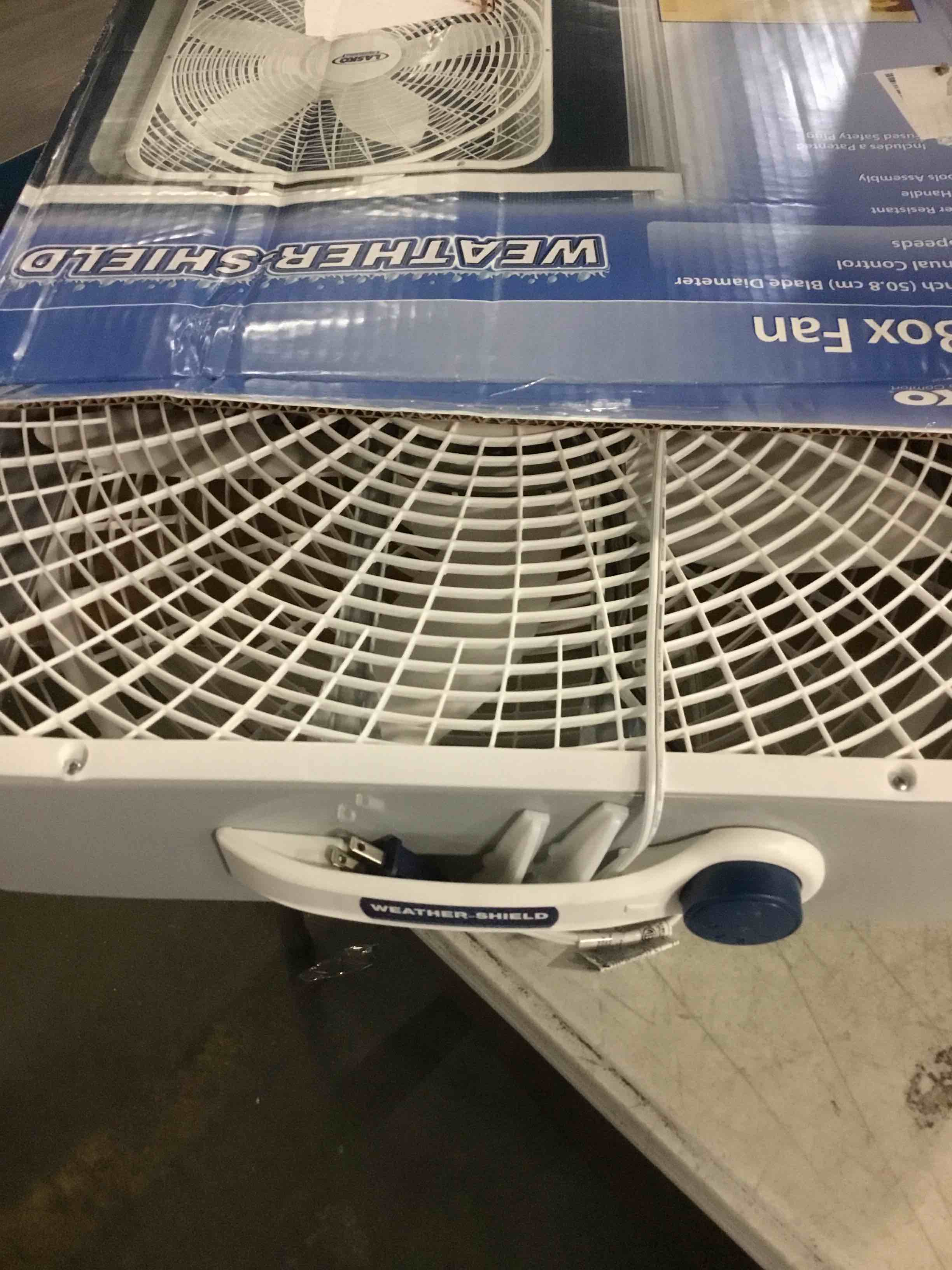 https://s3.amazonaws.com/lotting-images-prod/bidfta/BLU5486898_1701090933782.jpeg