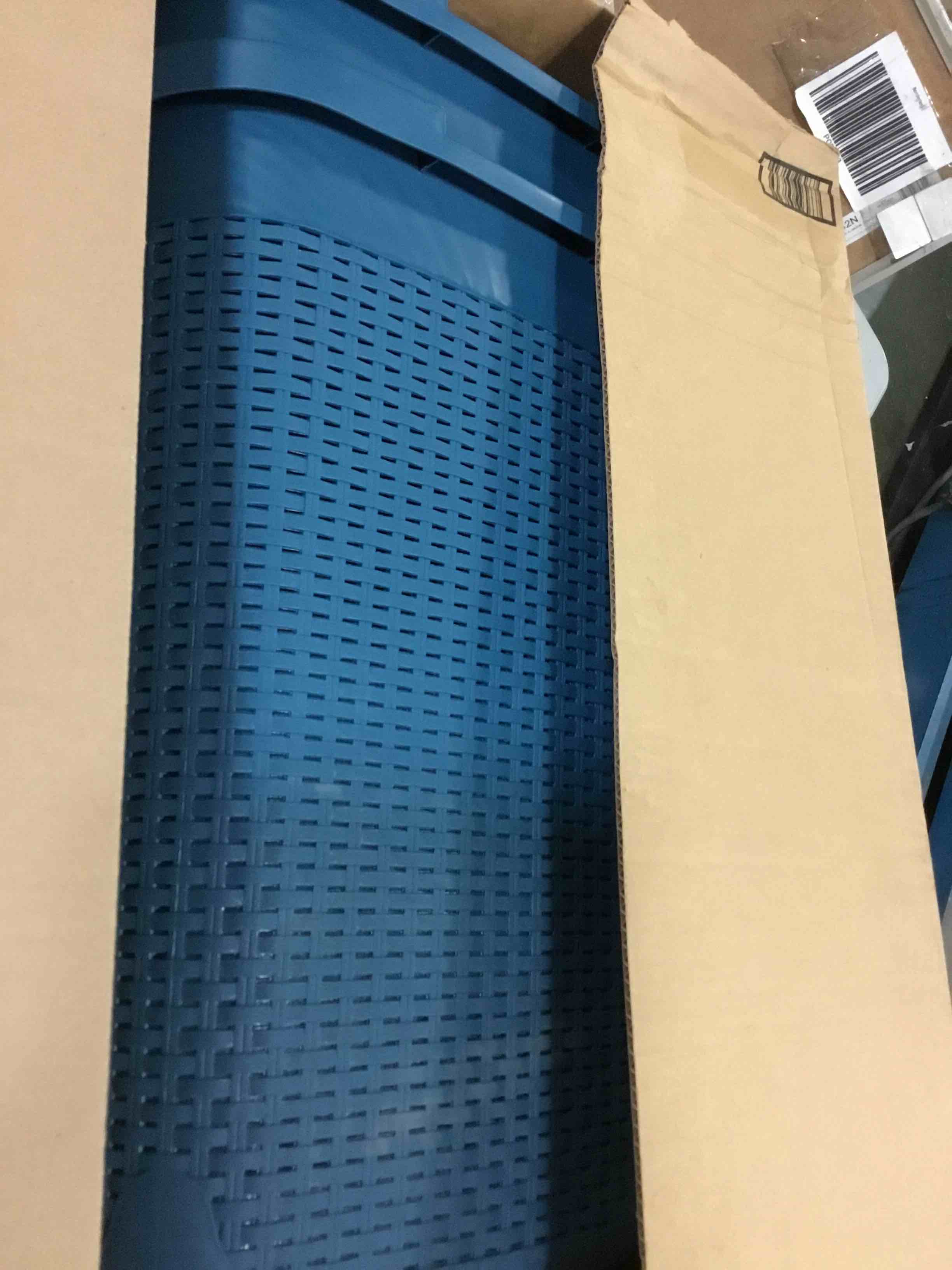 https://s3.amazonaws.com/lotting-images-prod/bidfta/BLU5487149_1701182836399.jpeg
