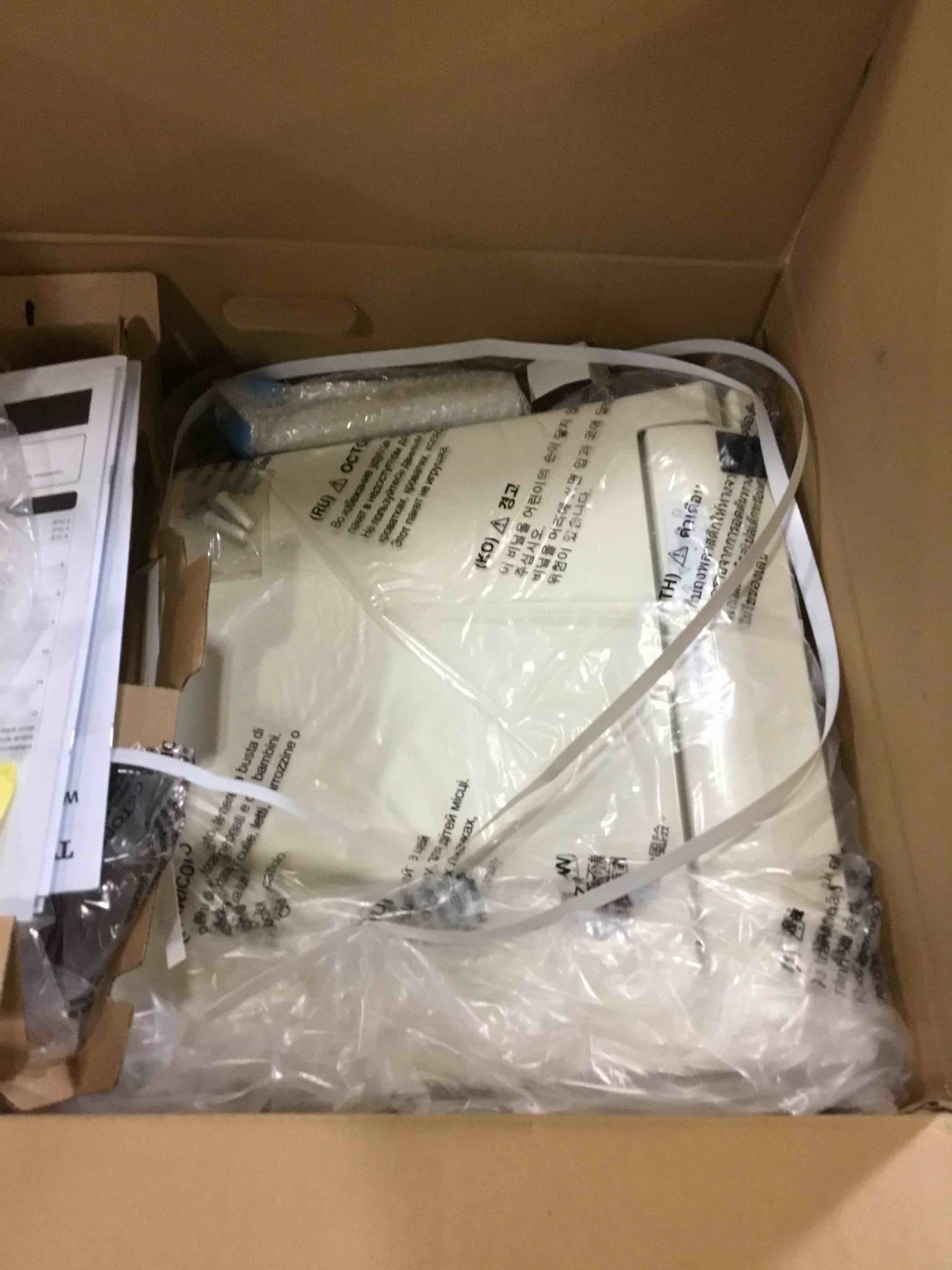 https://s3.amazonaws.com/lotting-images-prod/bidfta/BLU5487313_1701263593498.jpeg