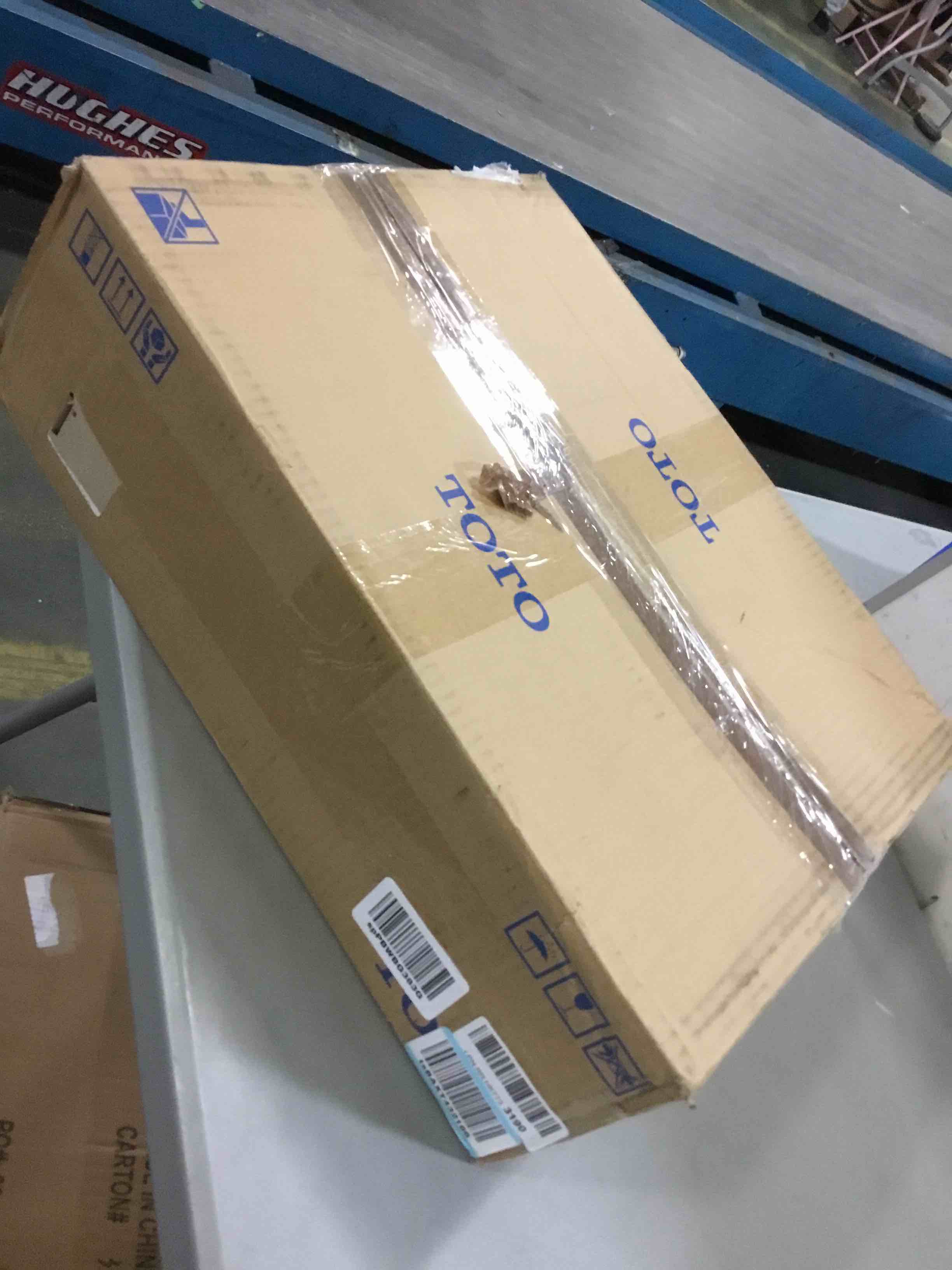 https://s3.amazonaws.com/lotting-images-prod/bidfta/BLU5487313_1701263612829.jpeg
