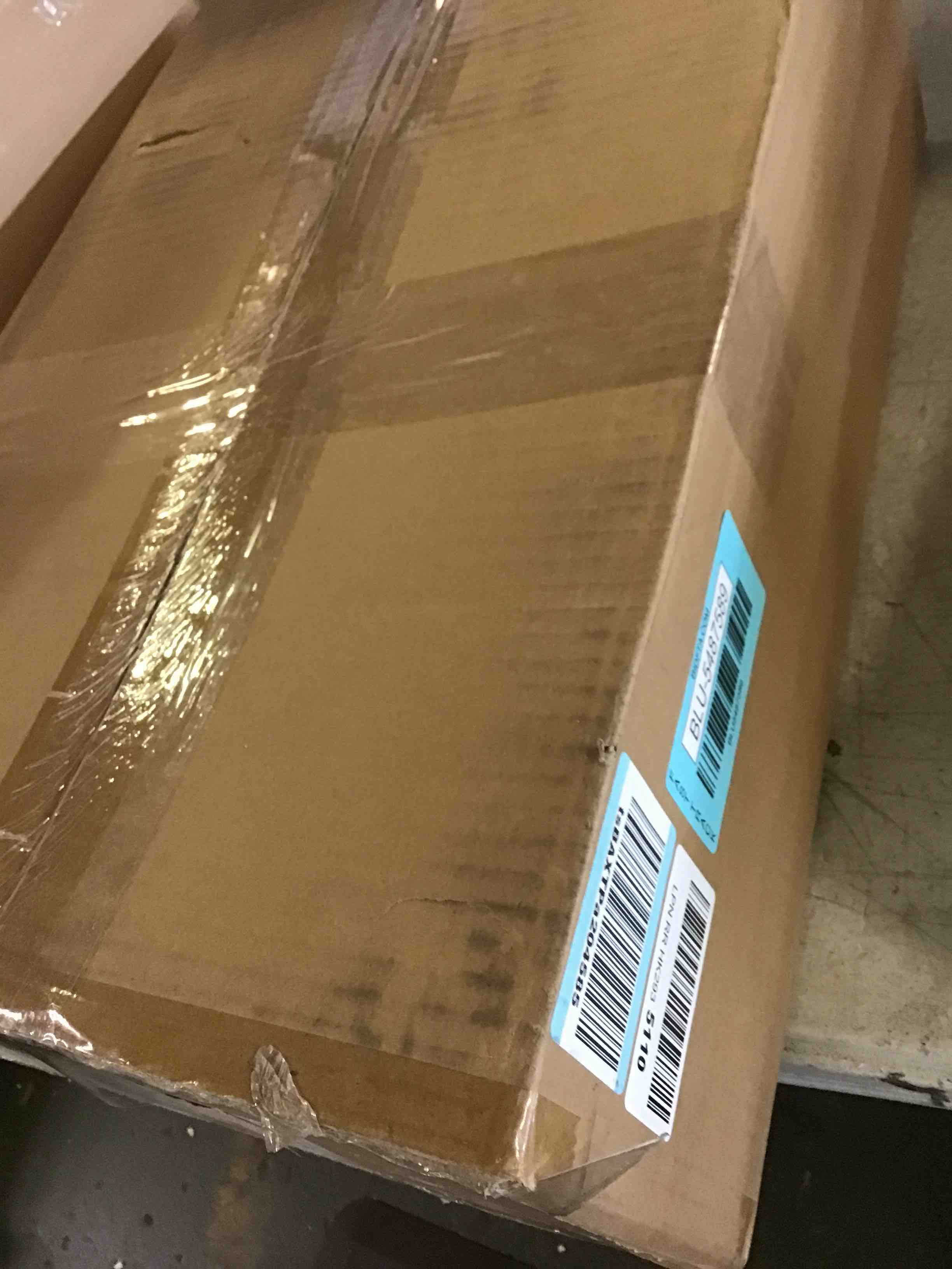 https://s3.amazonaws.com/lotting-images-prod/bidfta/BLU5487589_1700069892492.jpeg