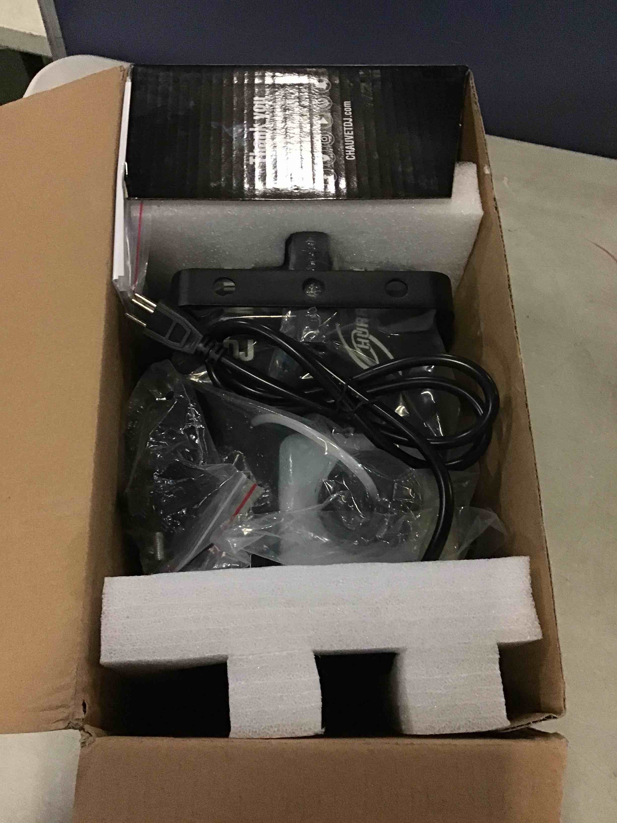 https://s3.amazonaws.com/lotting-images-prod/bidfta/BLU5488008_1700247445907.jpeg